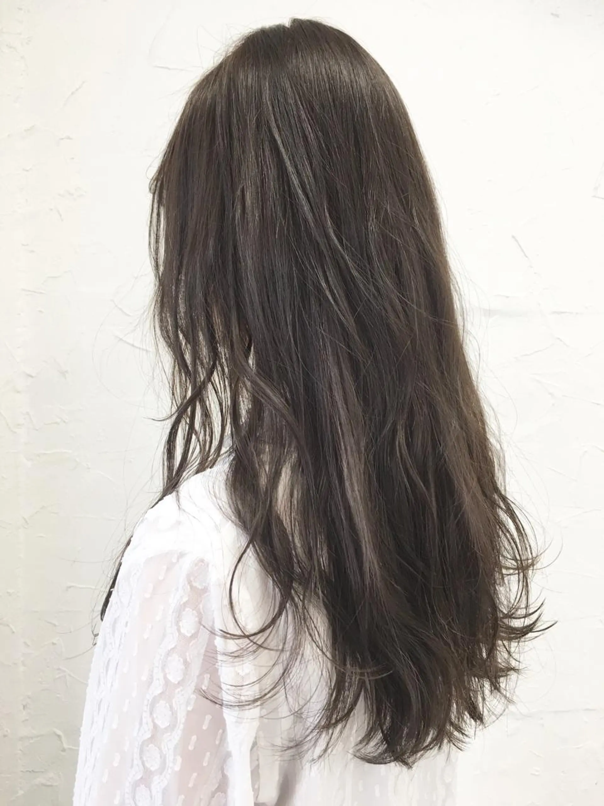 セミロング カラー アッシュ アッシュグレー 大人垢抜け ダブルカラーのヘアスタイル