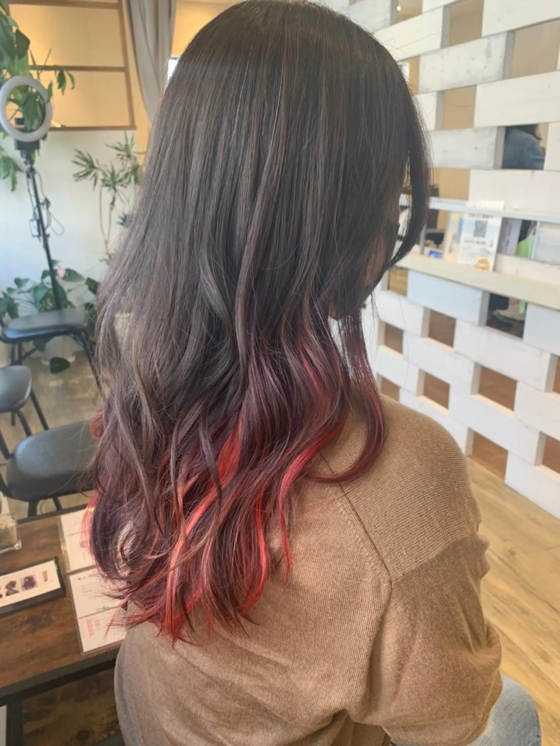 セミロング カラー インナーカラー chill out 南塚口本店のヘアスタイル