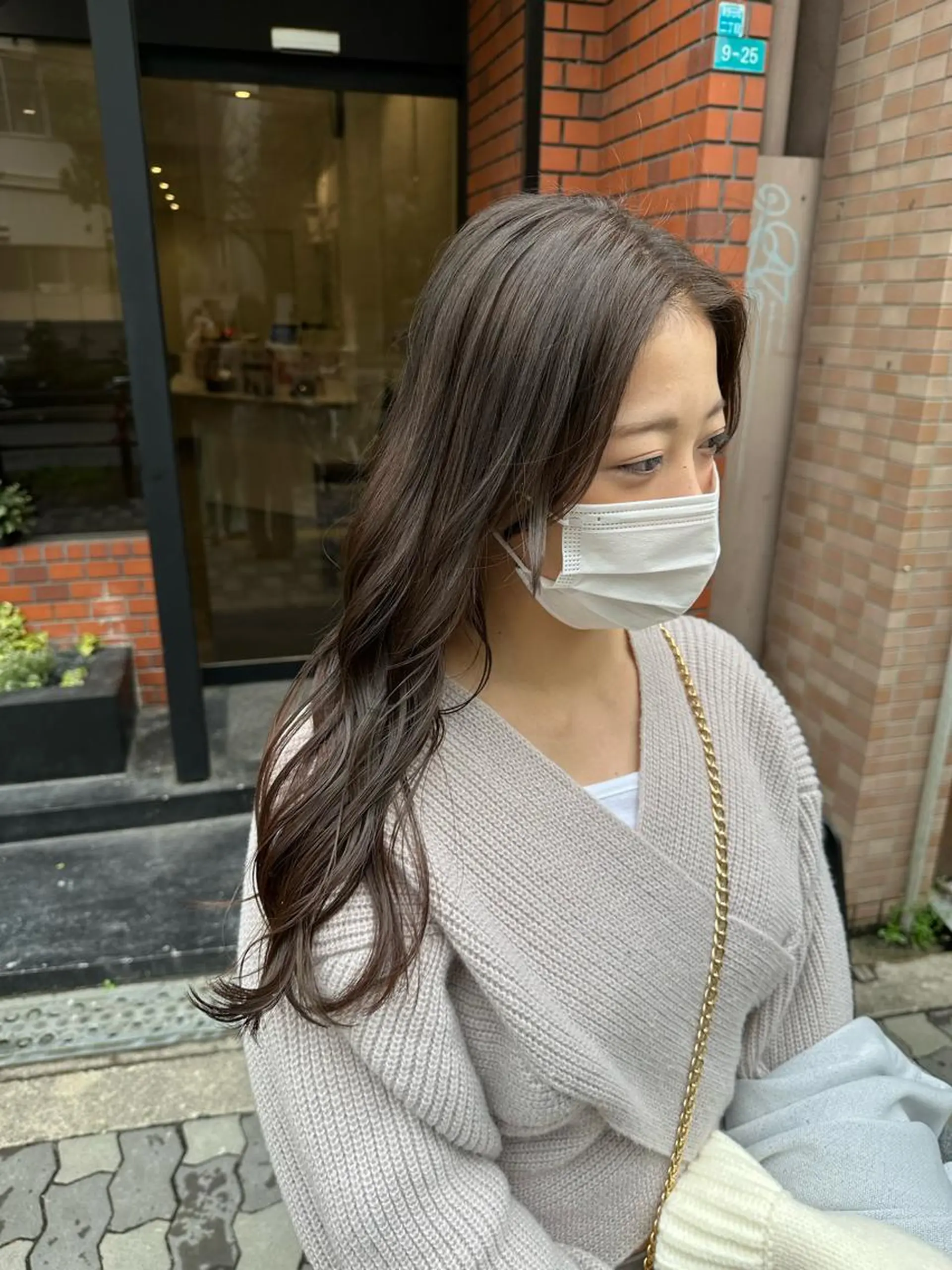 ロング カラー ブリーチ 透明感カラー グレージュ ロング 上田 紗也のヘアスタイル