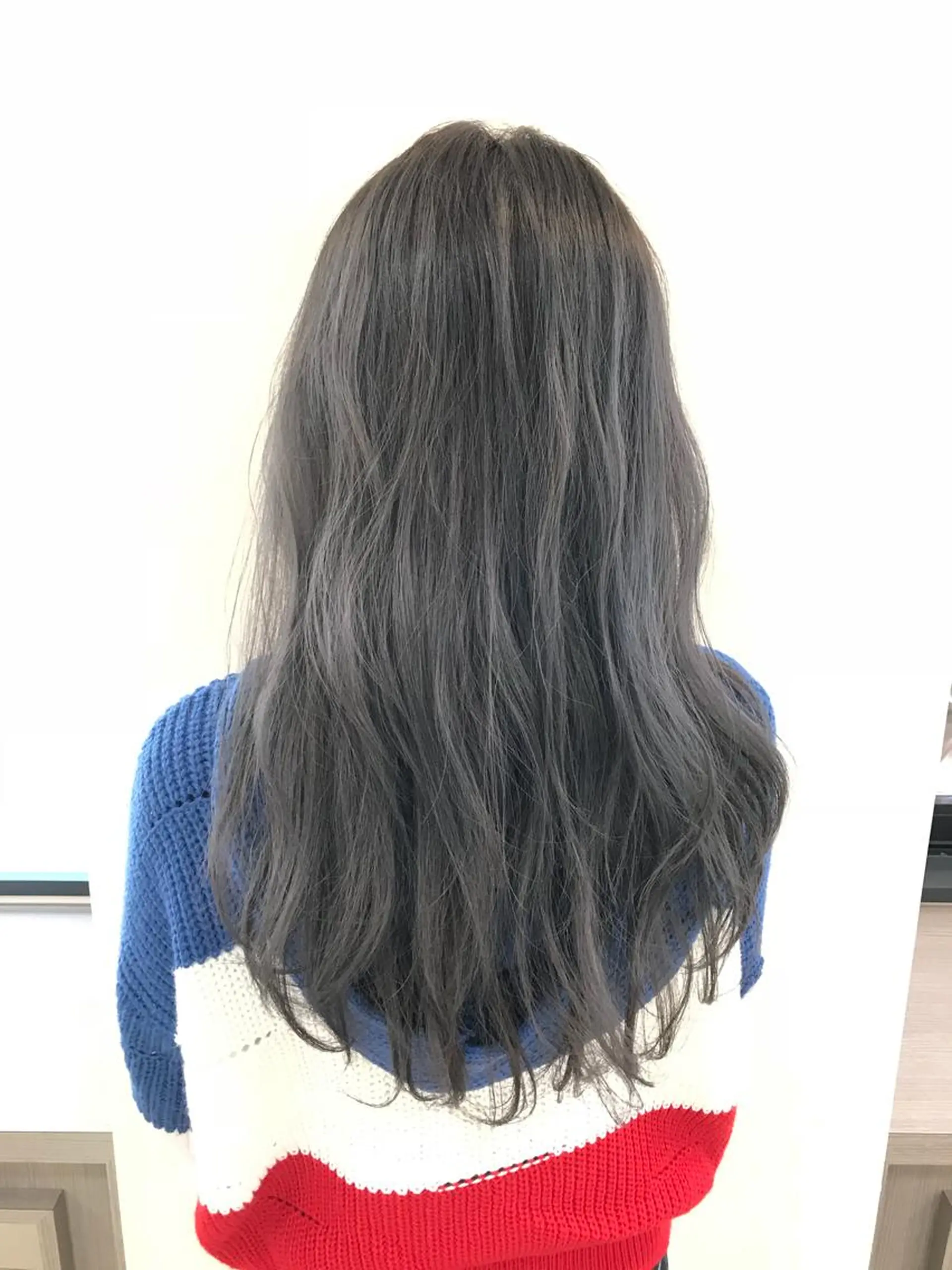 ロング カラー ダークグレー ダークグレージュ グレージュ イルミナカラー ヘアカラー トリートメント chiyo yasuのヘアスタイル