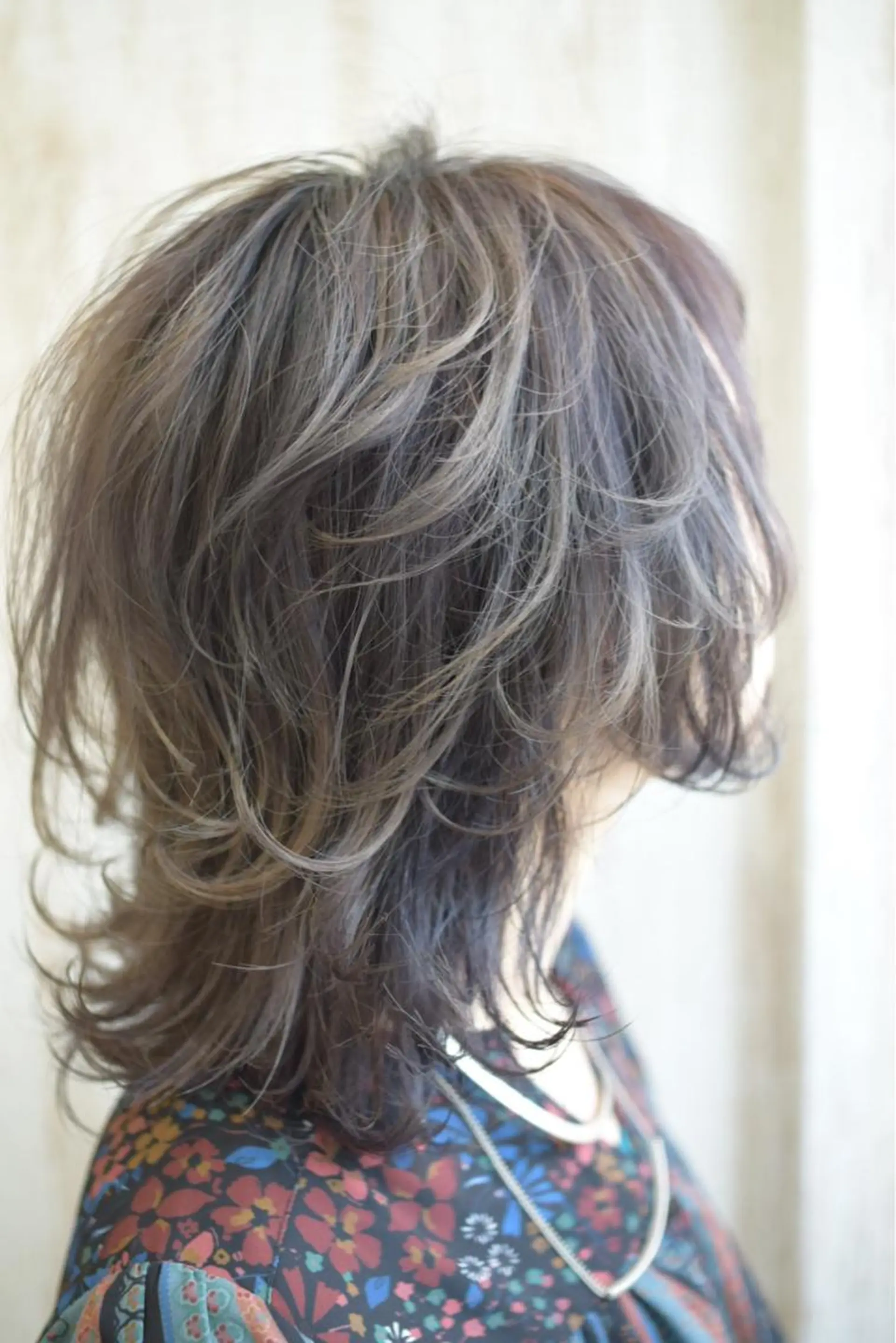 ミディアム カラー バレイヤージュ レイヤーカット カット ハイトーンカラー RYUのヘアスタイル