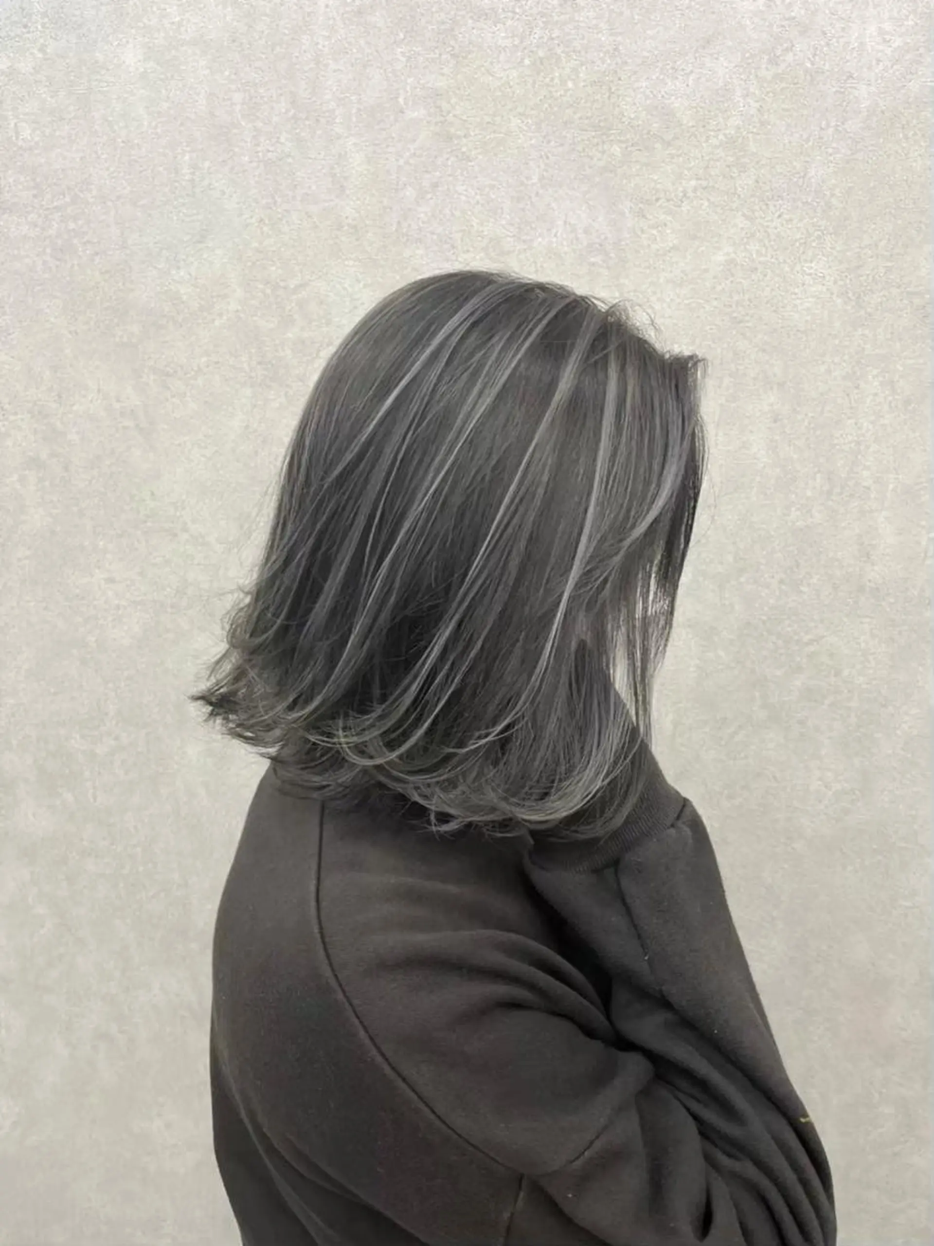 セミロング パーマ カラー ヘアアレンジ ネイル マツエク・マツパ アイブロウ ショートボブ セミロングパーマ バレイヤージュ ブリーチ ケアブリーチ カラー特化サロン大阪 ルービック江坂/新城のヘアスタイル