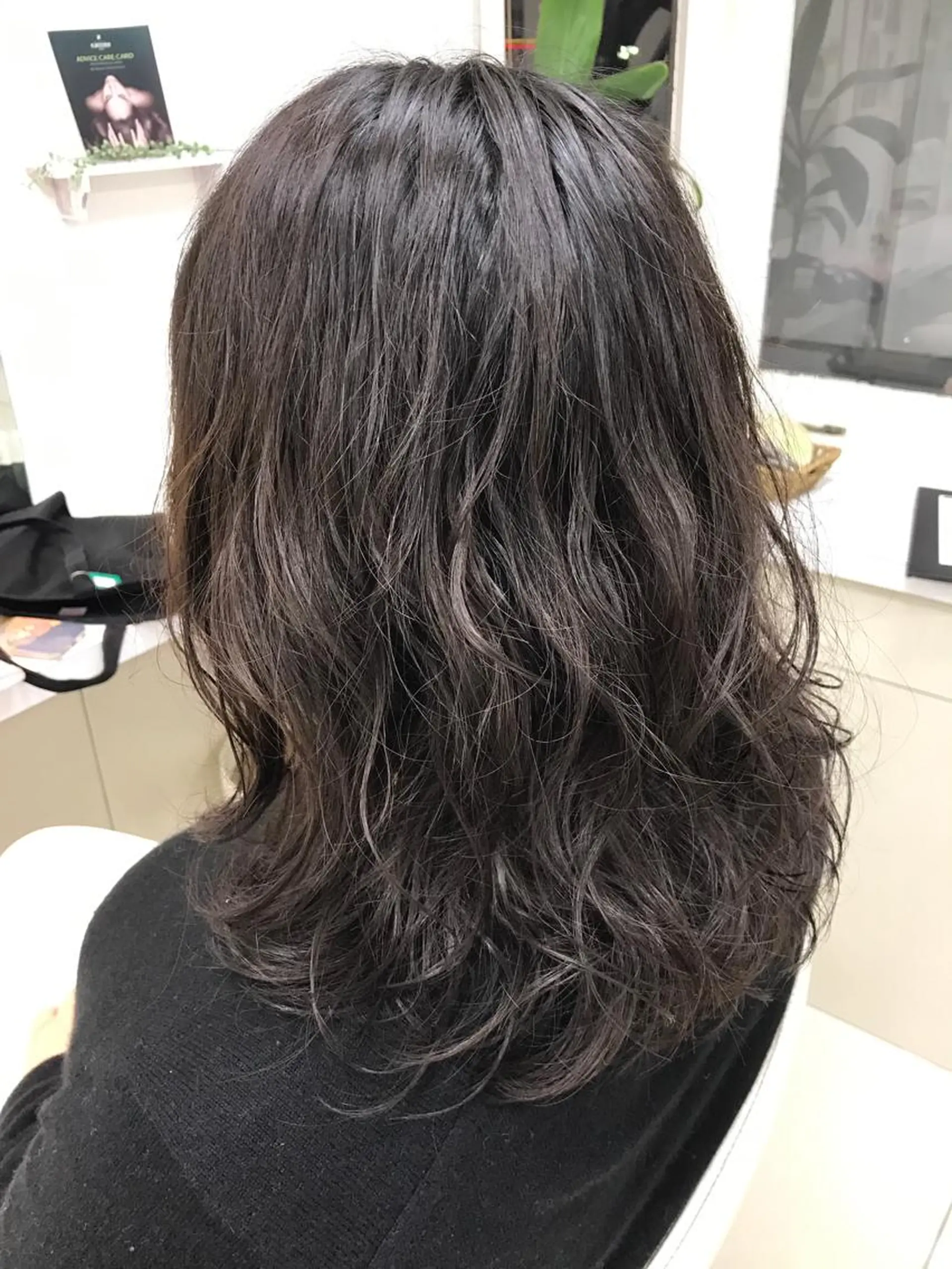 ミディアム カラー パーマ 艶髪ハイトーンカラー 💘kazueのヘアスタイル