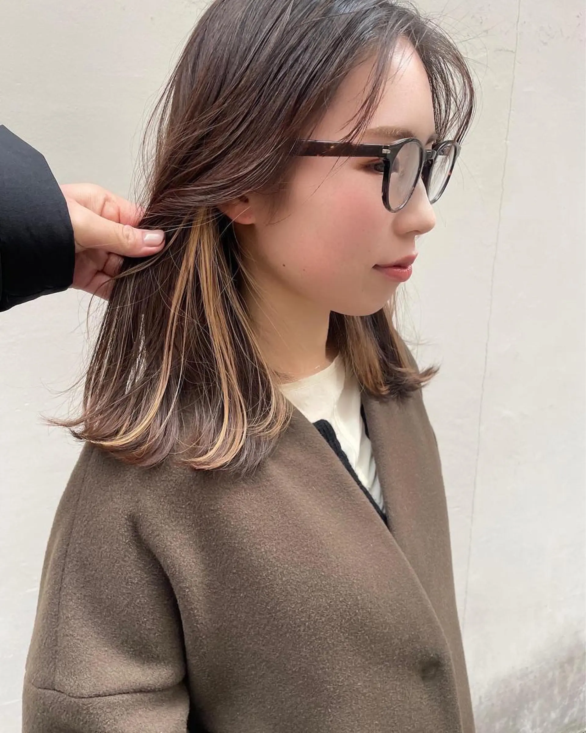 ミディアム カット ヘアカラー 倉辻 香奈子のヘアスタイル