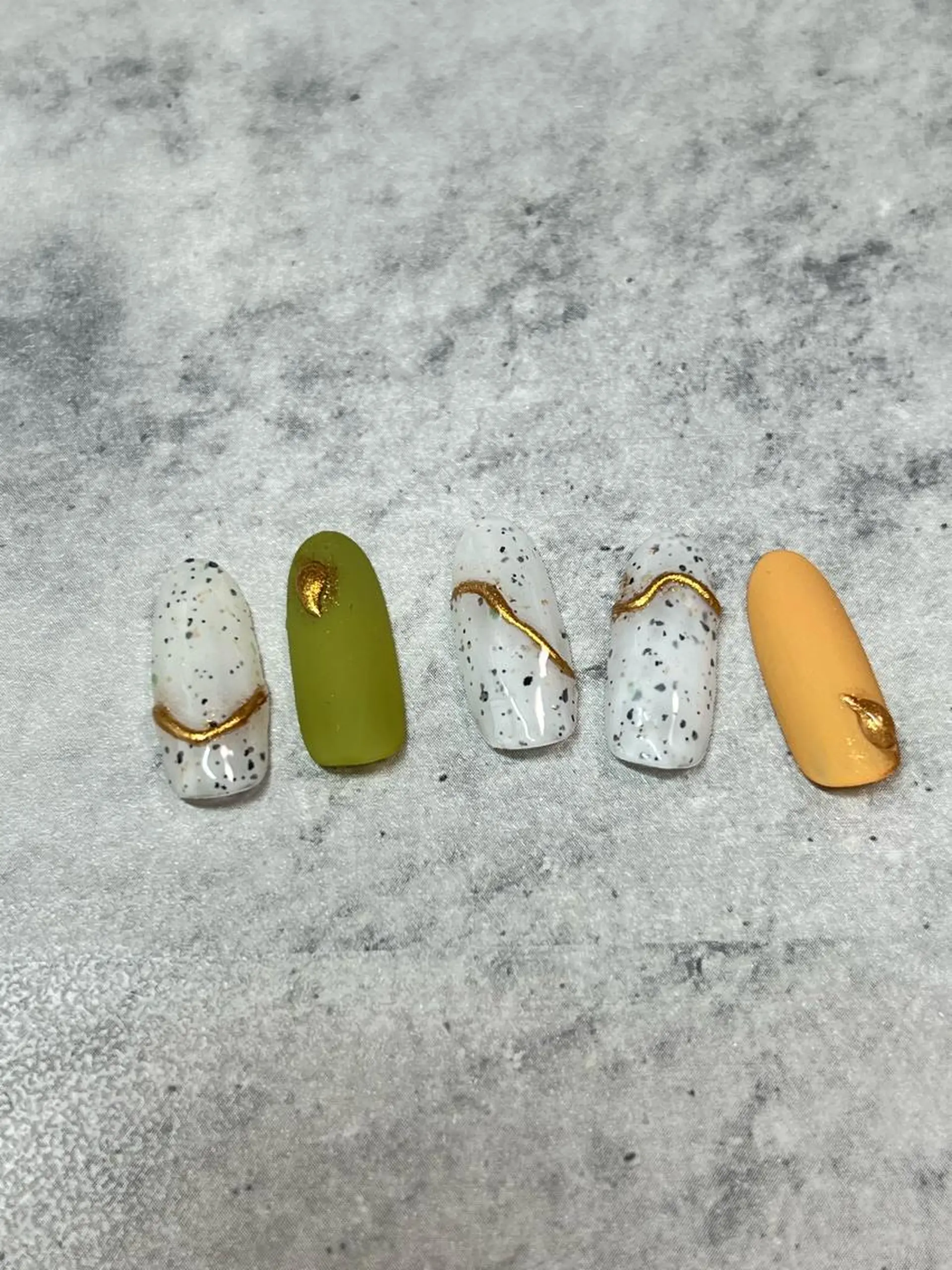 ネイル ゴールド グリーン マットネイル ミラーネイル 黄色 N.plus NaiLのネイルデザイン