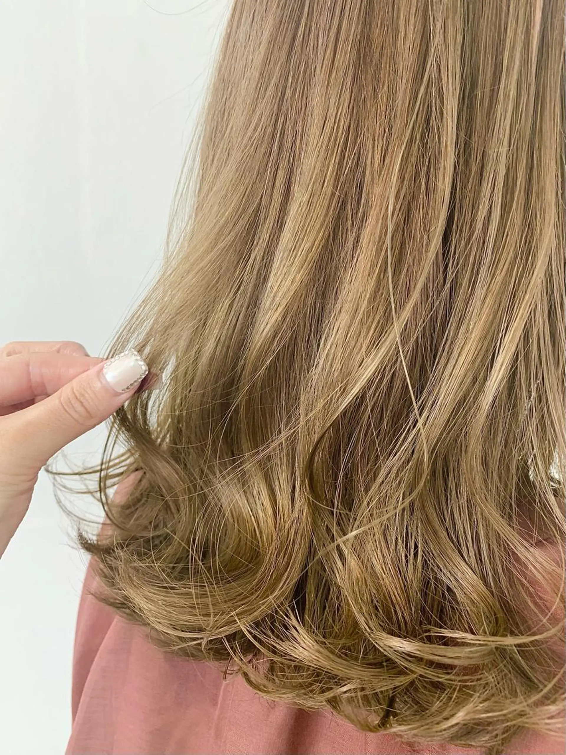 ロング カラー パーマ ヘアアレンジ マツエク・マツパ ベージュカラー ブリーチ ミルクティーベージュ まろやかベージュ/ 大上なおみのヘアスタイル