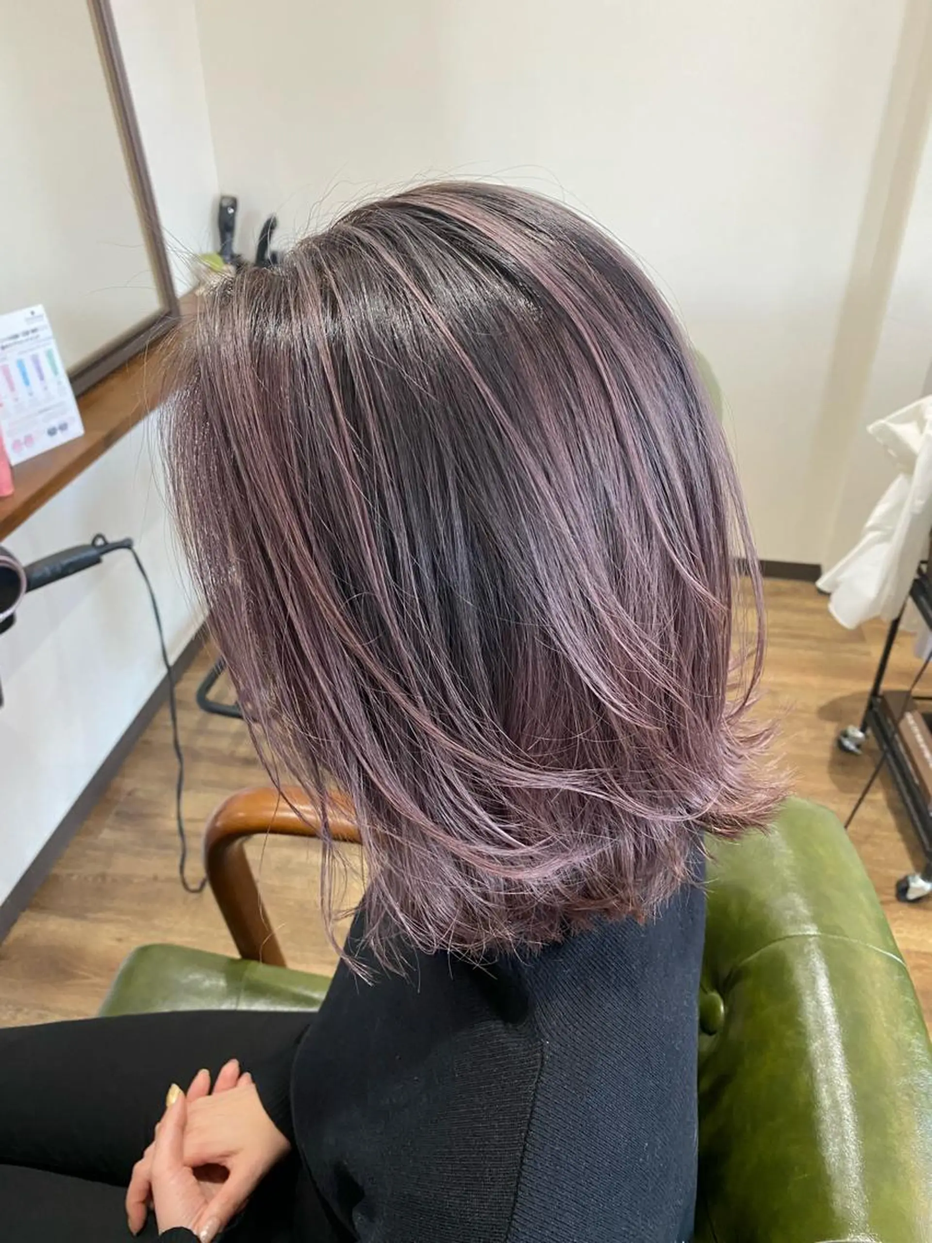 ミディアム カラー バレイヤージュ ラベンダーカラー レイヤーカット カット ヘアカラー トリートメント Rug Relief所属・Rug Relief 吉田のヘアスタイル