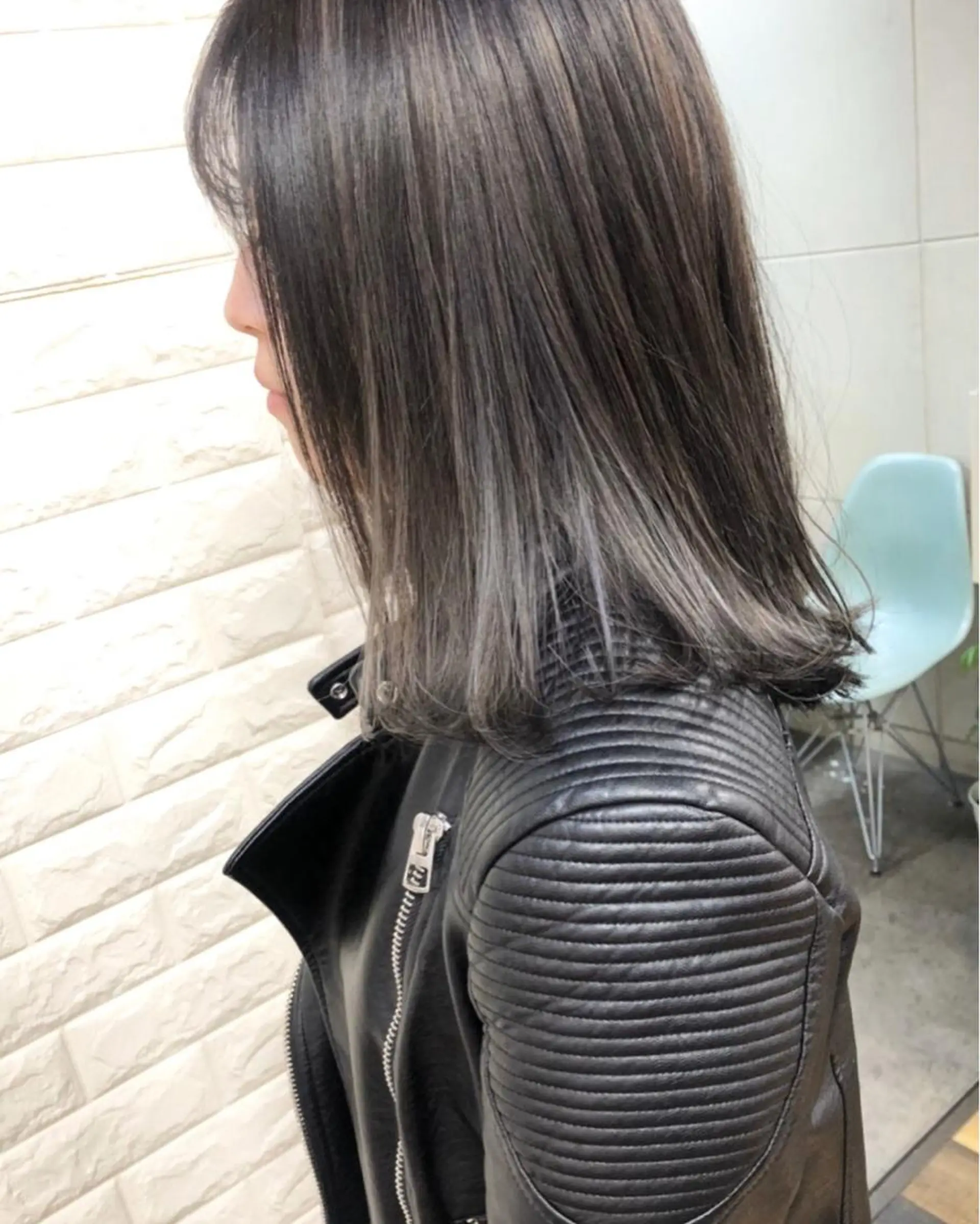 ミディアム カラー バレイヤージュ ブリーチ ケアブリーチ レイヤーカット ヘアカラー トリートメント famille所属・famille ファミーユのヘアスタイル