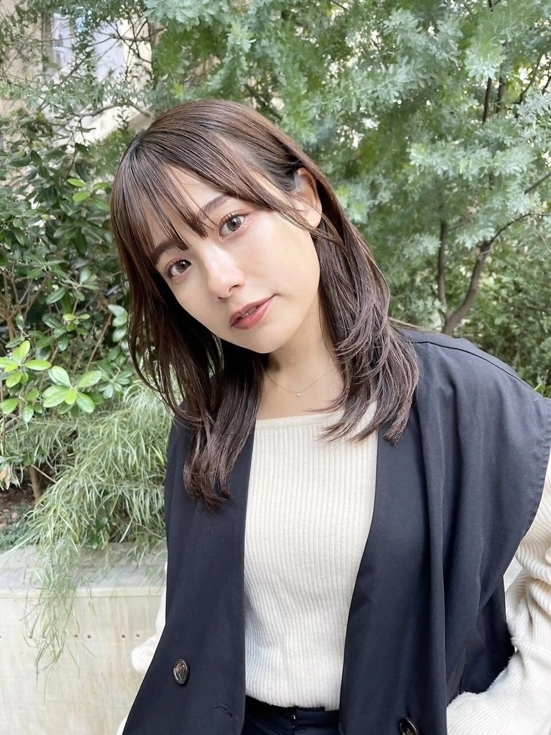 ミディアム カット ヘアカラー 縮毛矯正 トリートメント Flora by siestaのヘアスタイル