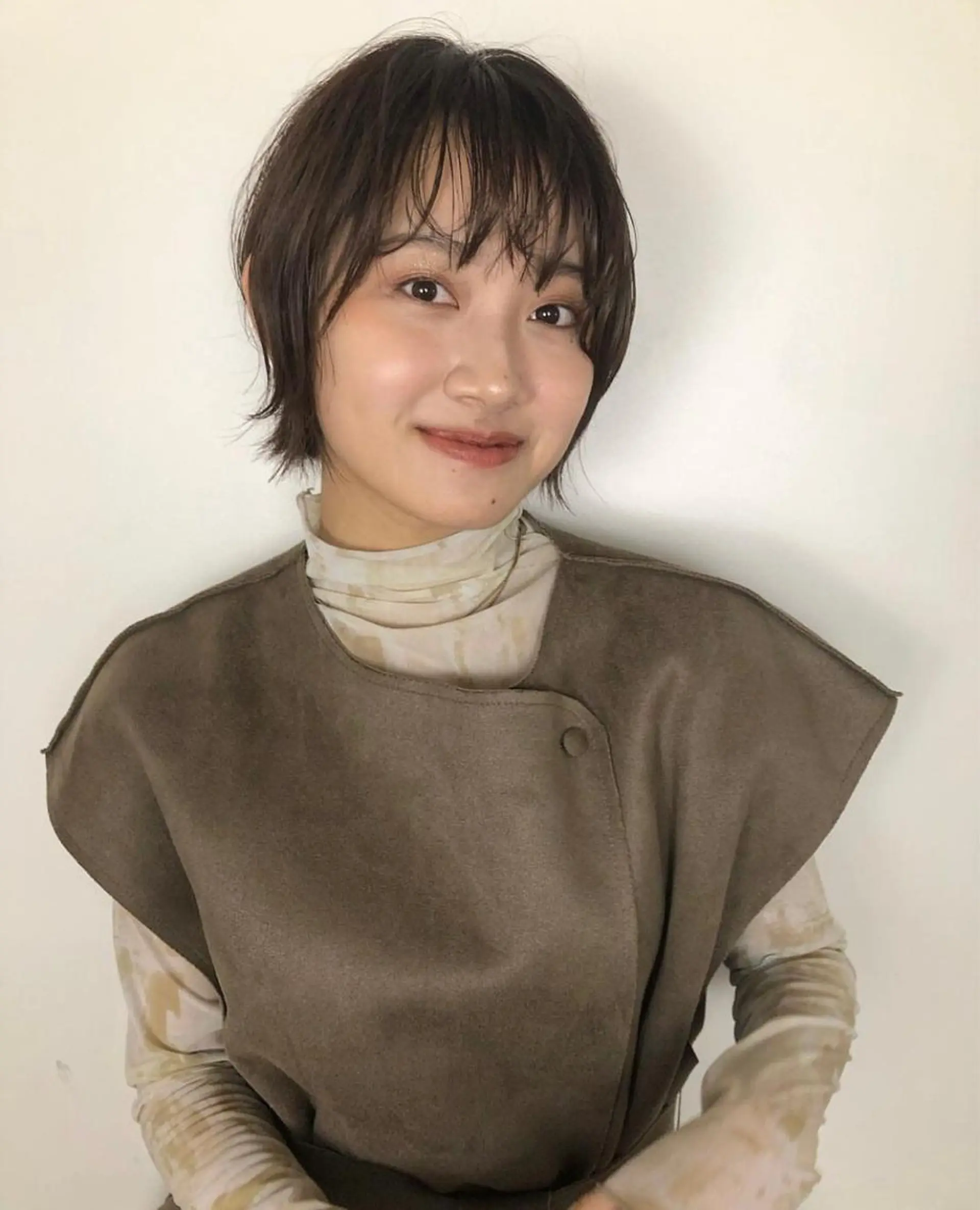 ショート カラー ベージュカラー ブリーチ ブリーチなしカラー ショートヘア 外ハネヘア レイヤー/お顔まわり 暖色カラー🍑Amiのその他イメージ