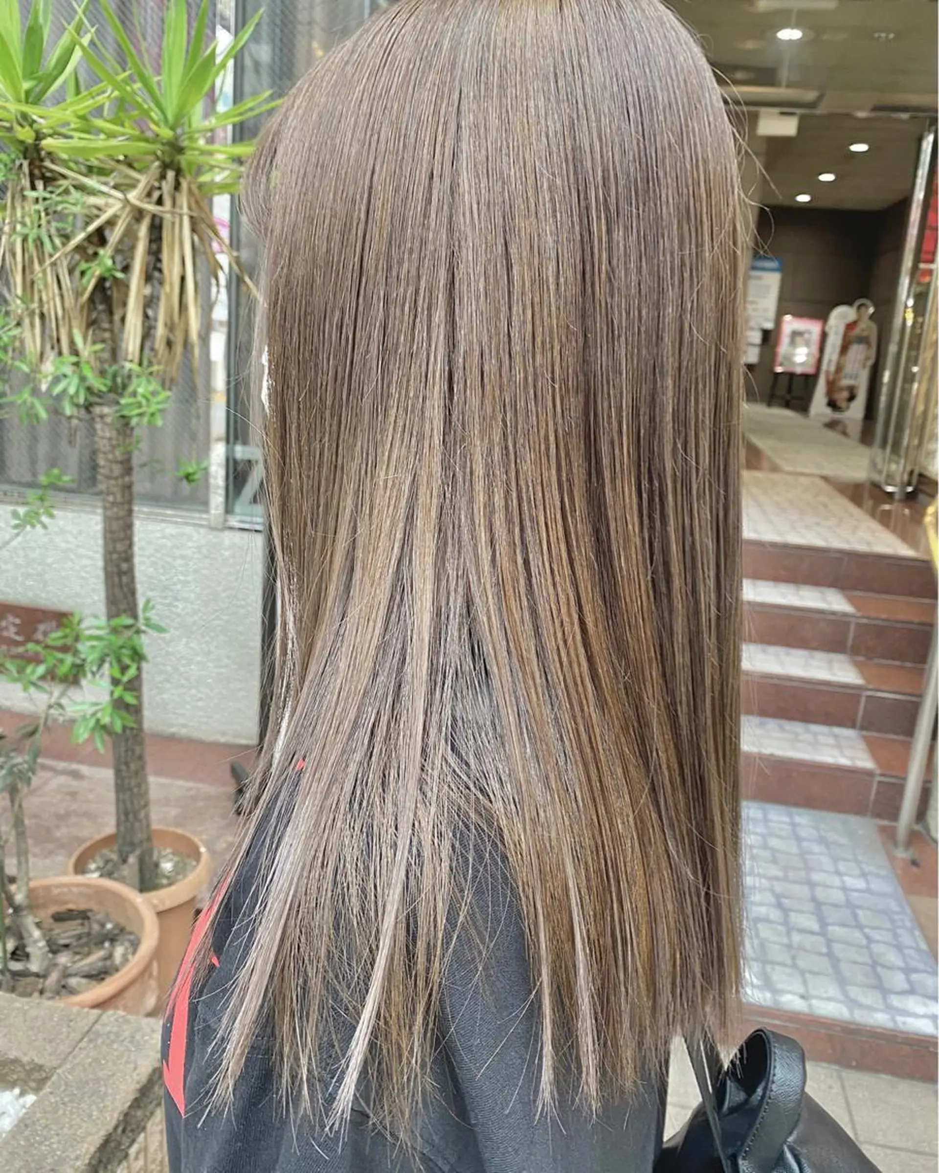 セミロング カラー 仲丸 茜のヘアスタイル