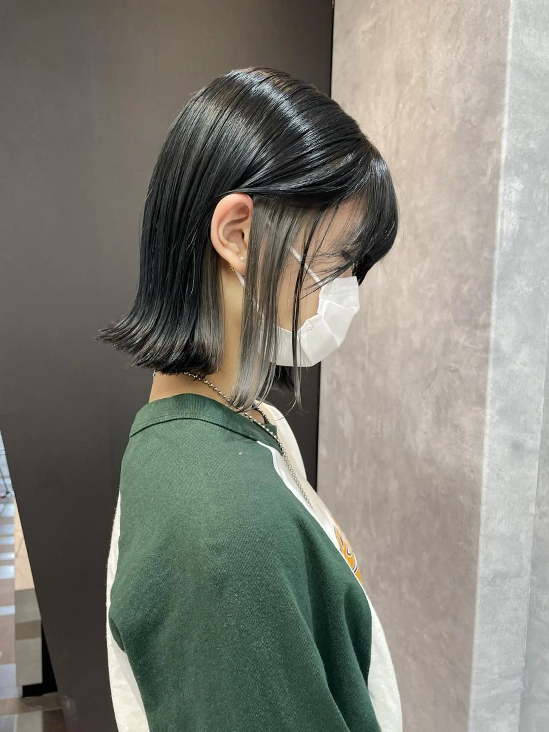 ミディアム カラー ヘアアレンジ ブリーチ イヤリングカラー カット ヘアカラー トリートメント _WHITE 天神店 YUMEKA🐻のヘアスタイル