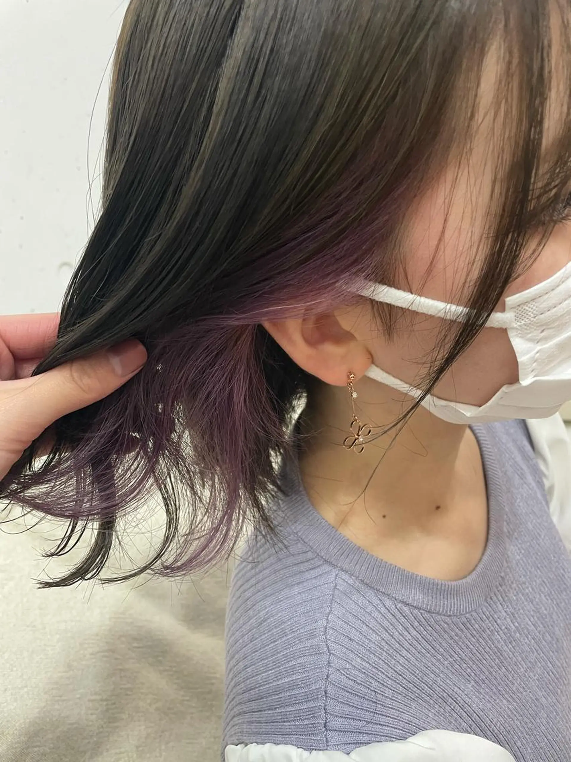 ミディアム カラー インナーカラー ピンクカラー パープルカラー ヘアカラー トリートメント chama レイヤーカットのヘアスタイル