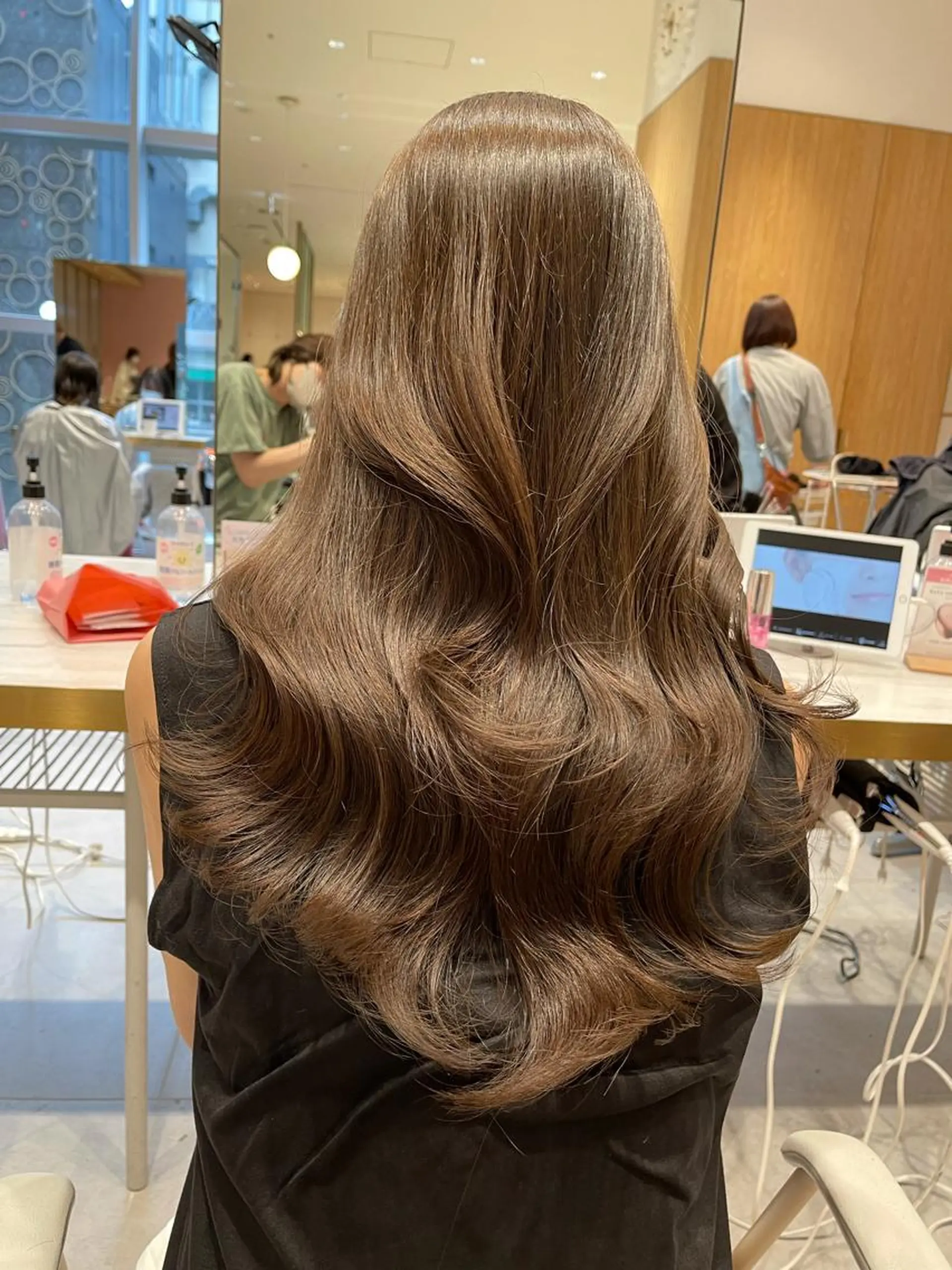 ロング くびれヘア レイヤーカット 似合わせカット 小顔カット カット ヘアカラー トリートメント ボブパーマ ウルフパーマのヘアスタイル