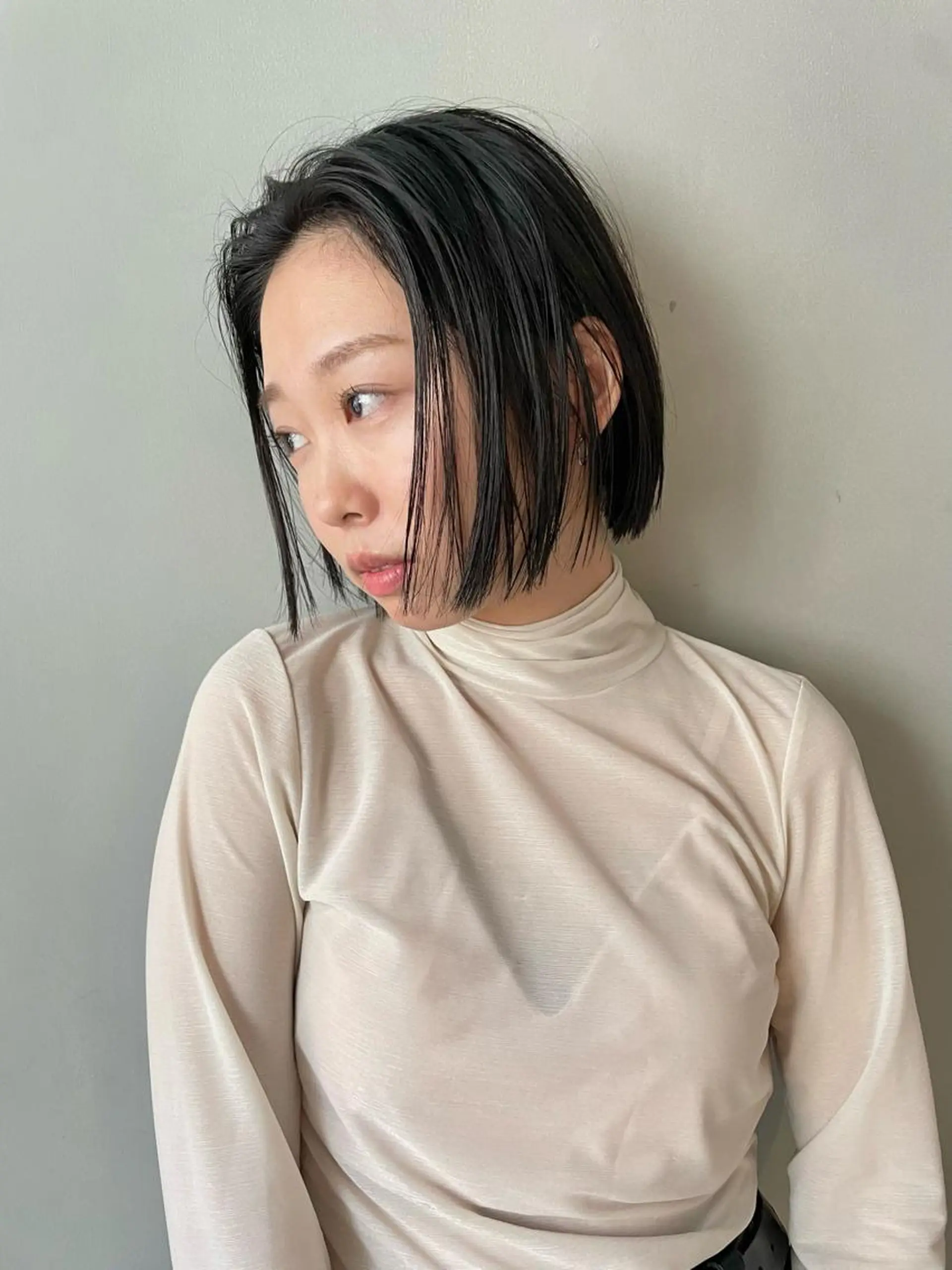 ショート カラー カット ぱつっとボブ 古家 佑真のヘアスタイル
