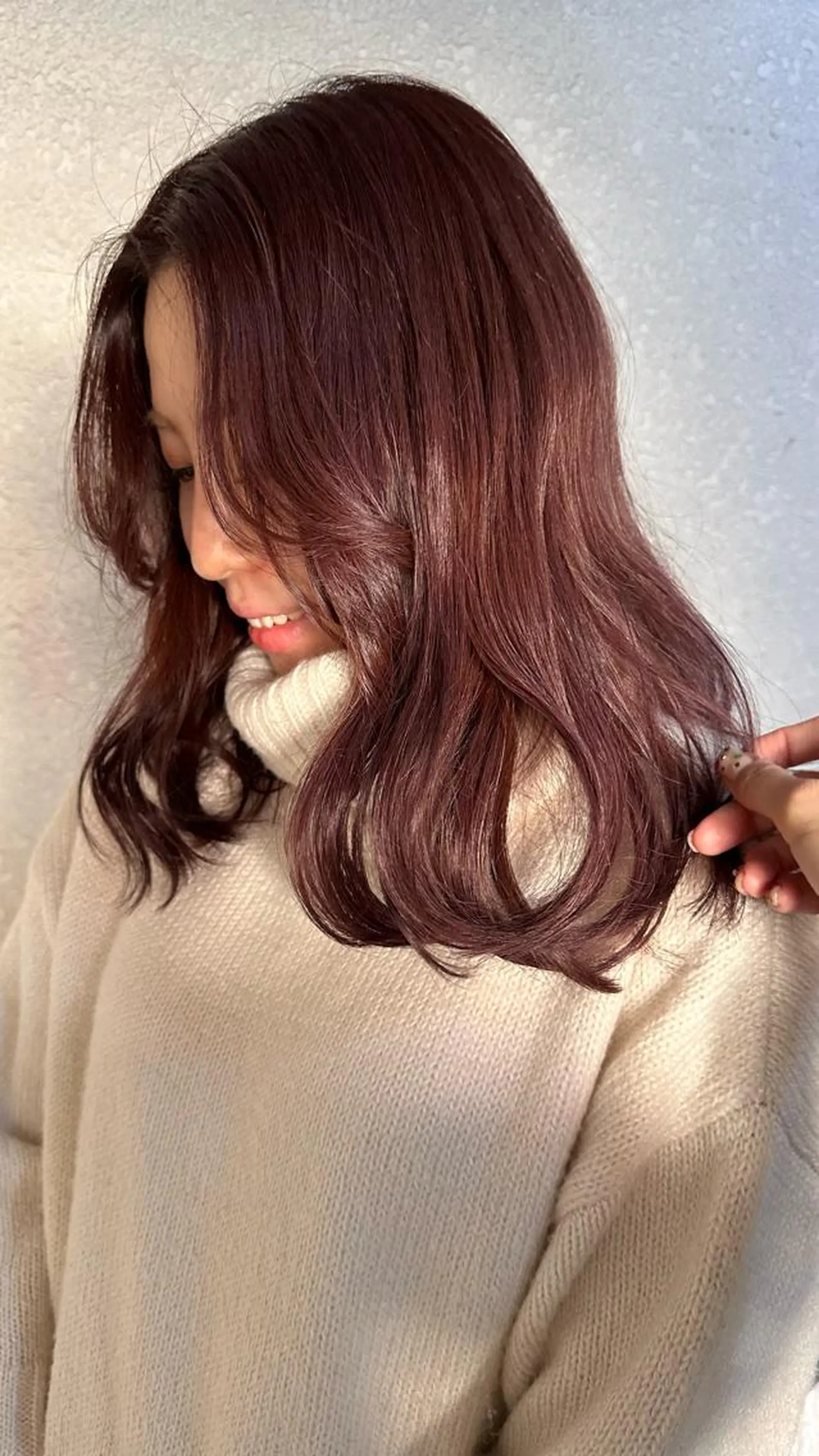 ミディアム カラー ブリーチ ブラウンカラー ブリーチなしカラー バイオレットカラー バイオレットブラウン カット ヘアカラー トリートメント Aust hair Stella新宿所属・Yuki☺︎パーマ レイヤーカットウルフのヘアスタイル