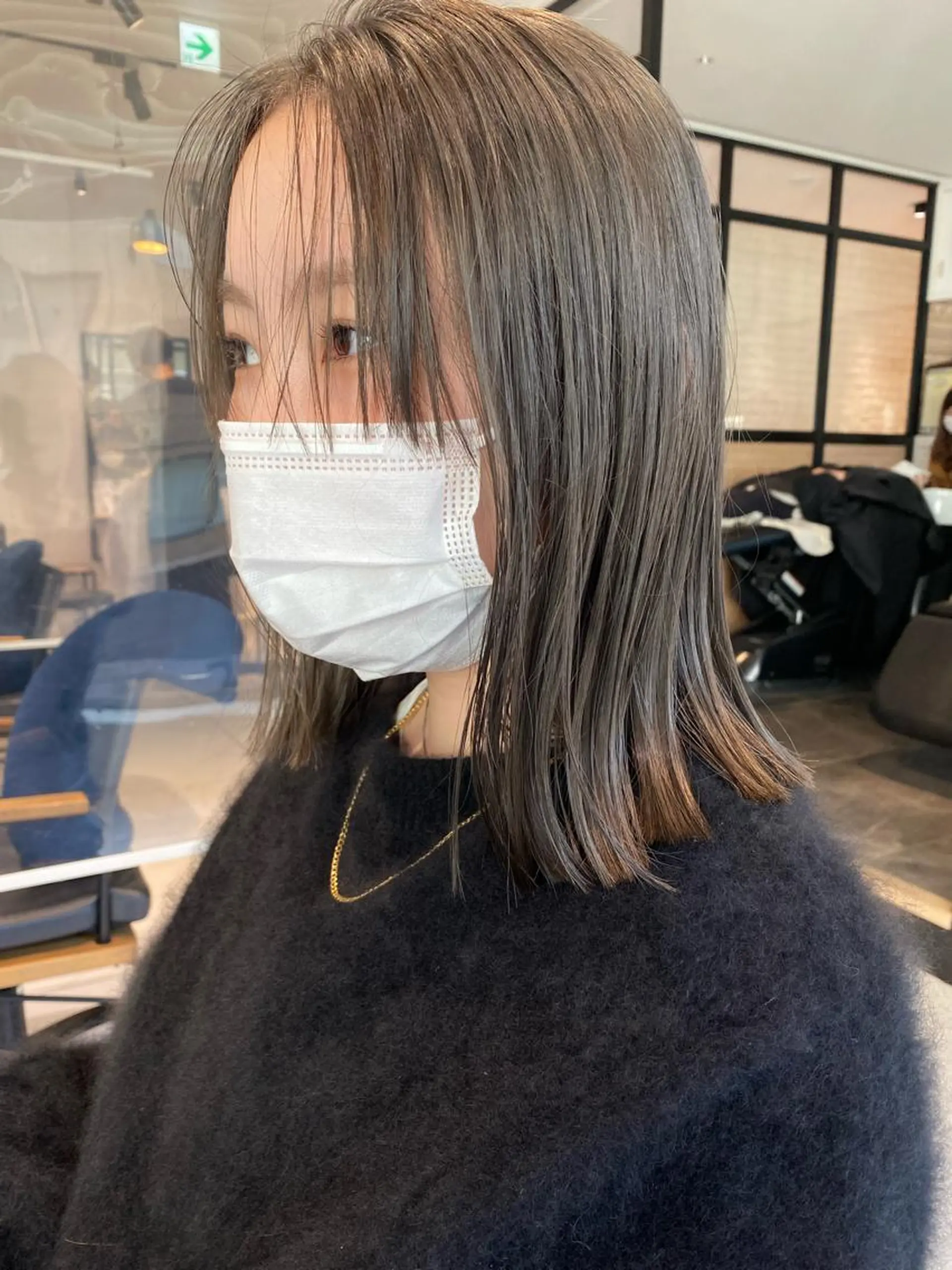 セミロング カラー ベージュカラー オリーブベージュ カット ヘアカラー nana🦕 ハイライトベージュのヘアスタイル