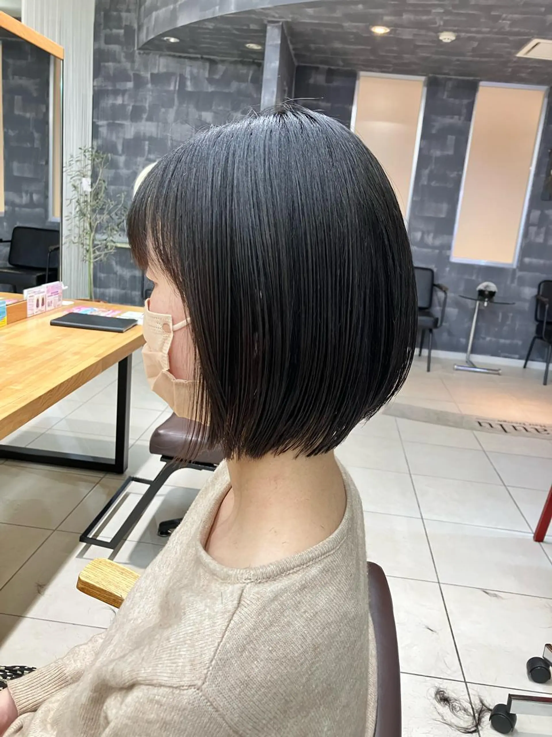 ミディアム レイヤーカット カット 🦔Laulu 菅原綾乃のヘアスタイル