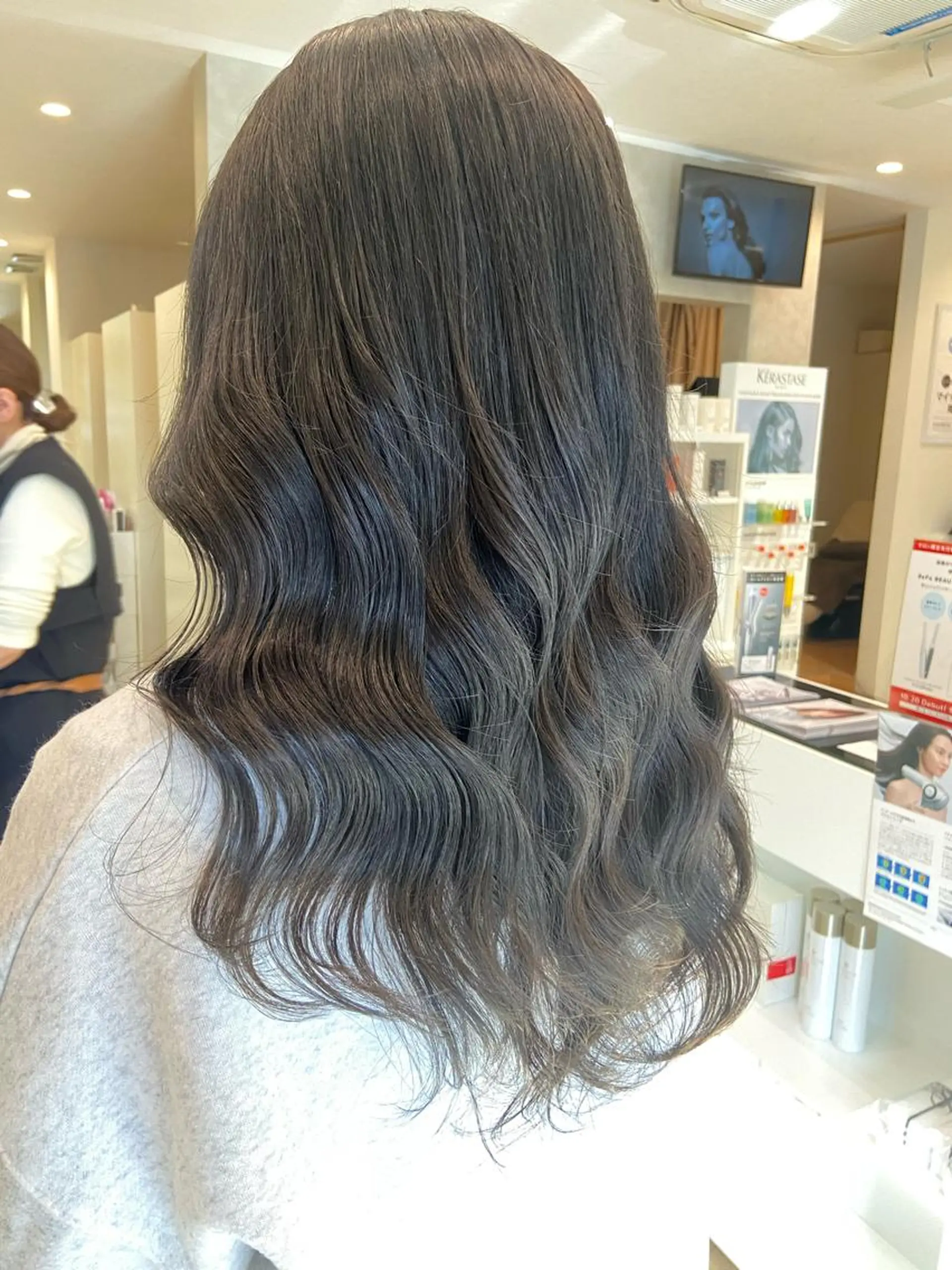 ロング ヘアカラー 淺谷 美紀のヘアスタイル