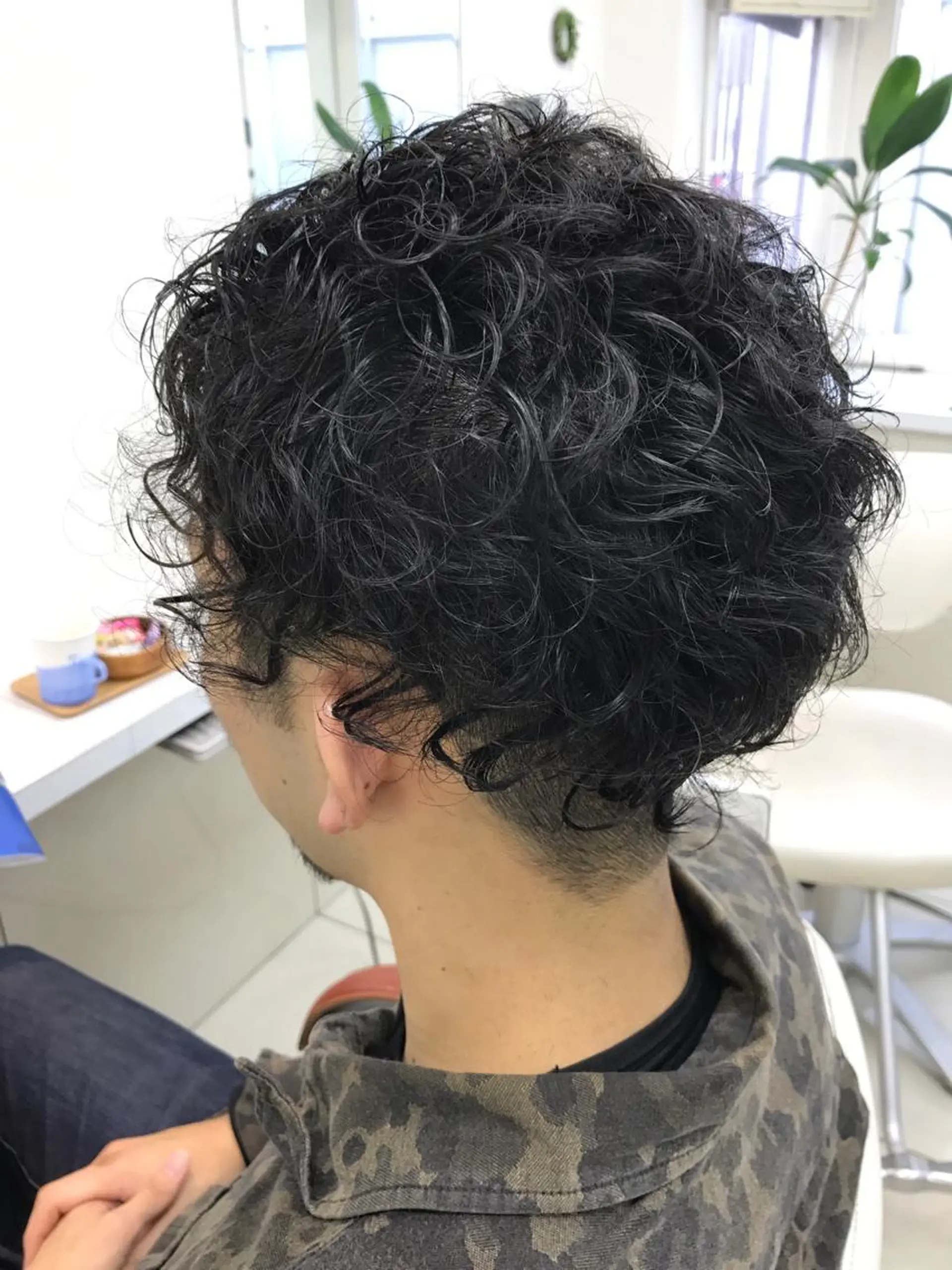 ショート パーマ メンズ 艶髪ハイトーンカラー 💘kazueのヘアスタイル