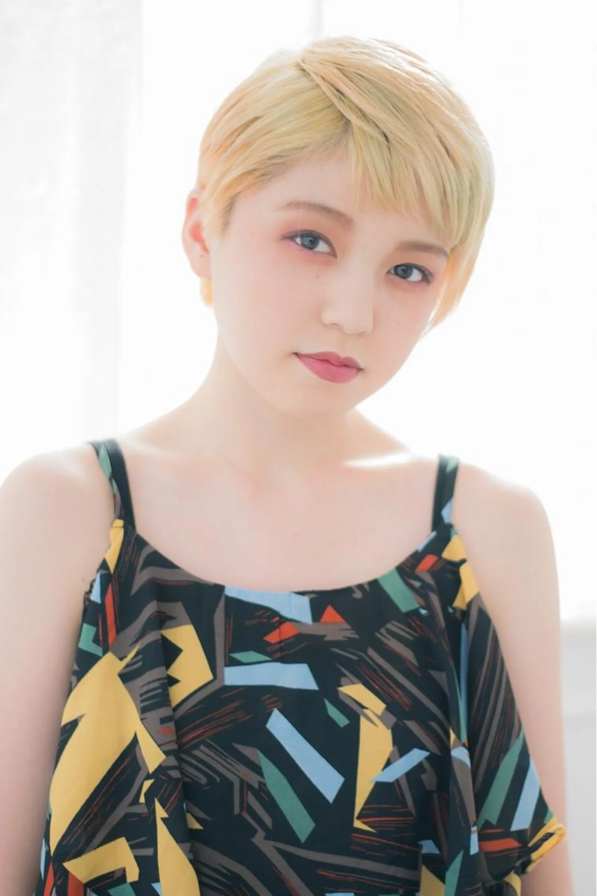 ショート カラー カット ヘアカラー 朝比奈 志保のヘアスタイル