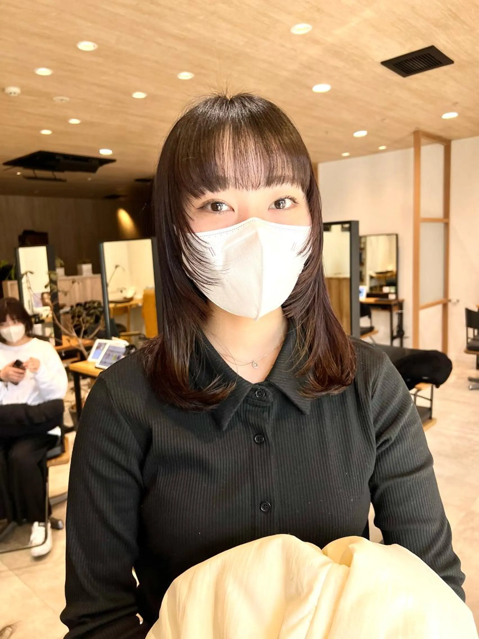 ミディアム 顔周りカット Oasisgarden所属・レイヤー/ブリーチ MOMOのヘアスタイル