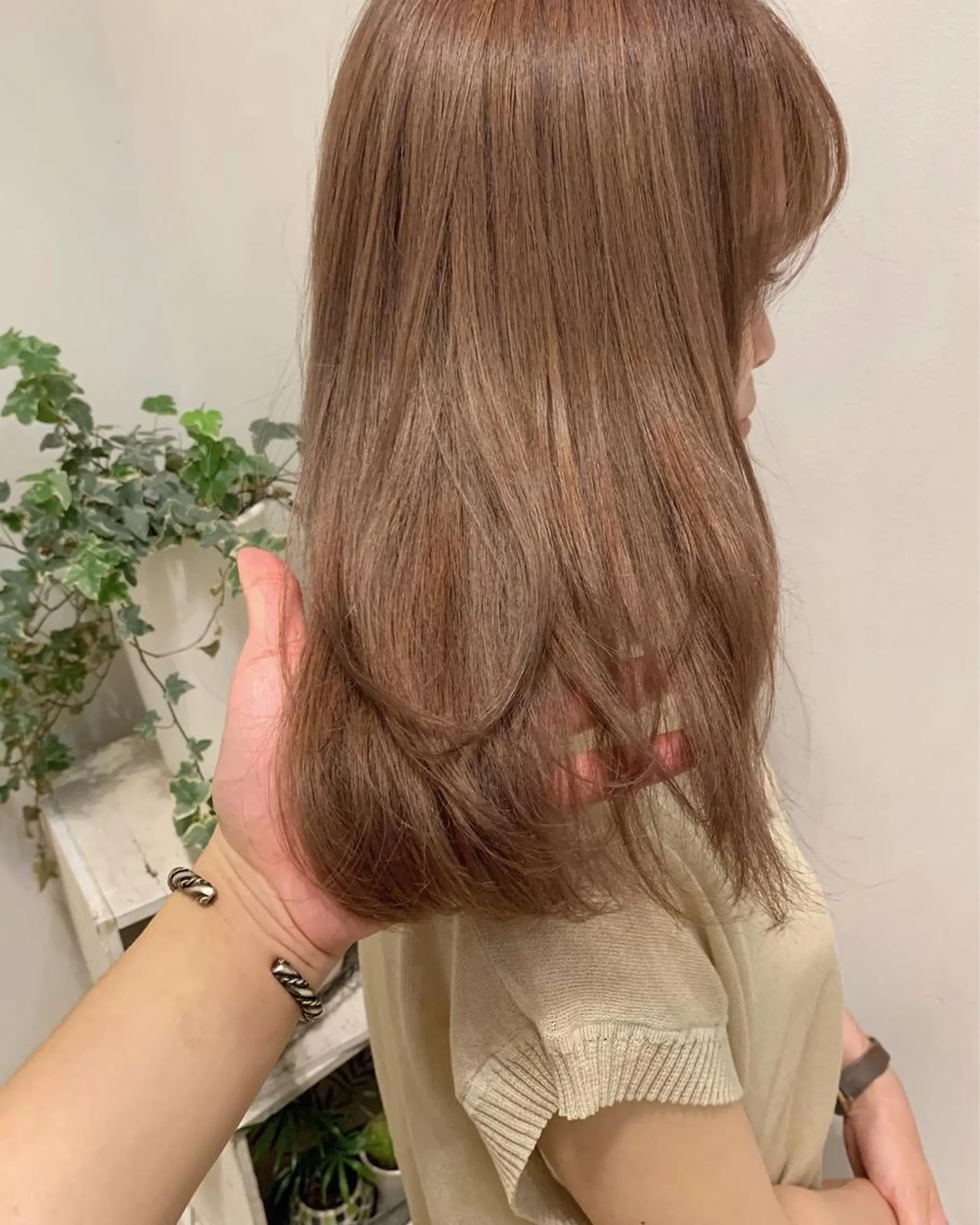 セミロング カラー ViVIE所属・VIVIE天神 ブリーチのヘアスタイル
