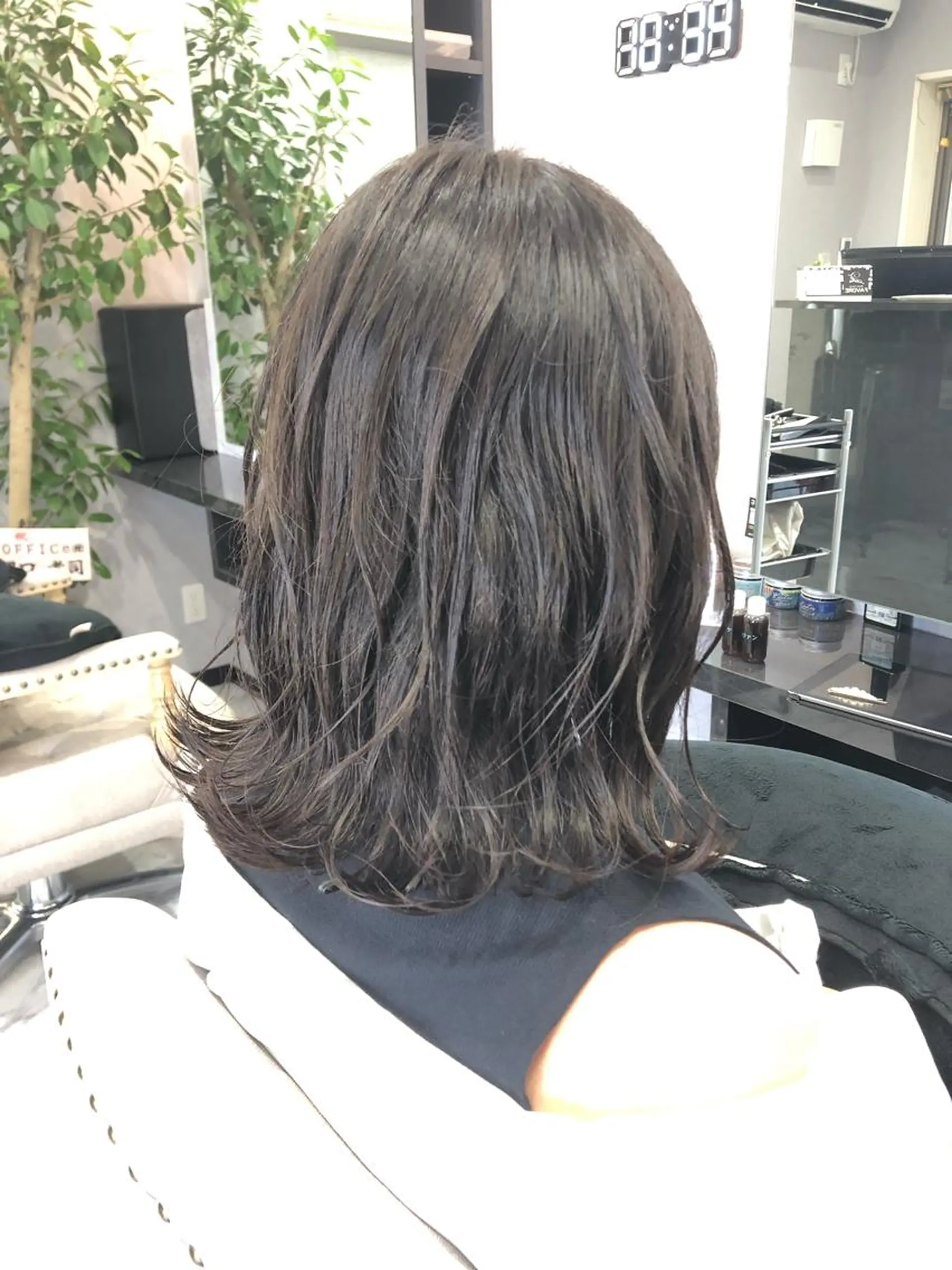 ミディアム カラー カット ヘアカラー トリートメント FAVORE 【ファヴォーレ】のヘアスタイル