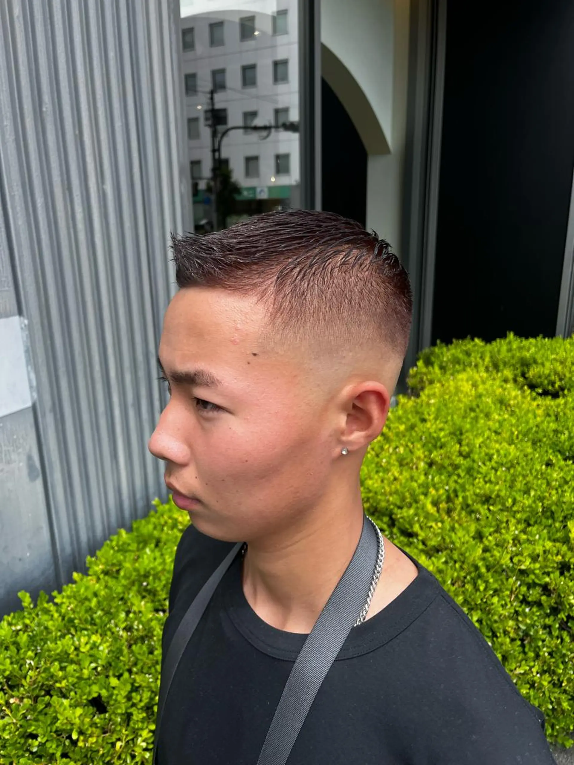 ショート カラー メンズ フェードカット メンズハイトーン メンズパーマ ハイトーンカラー &CREW スタッフのヘアスタイル