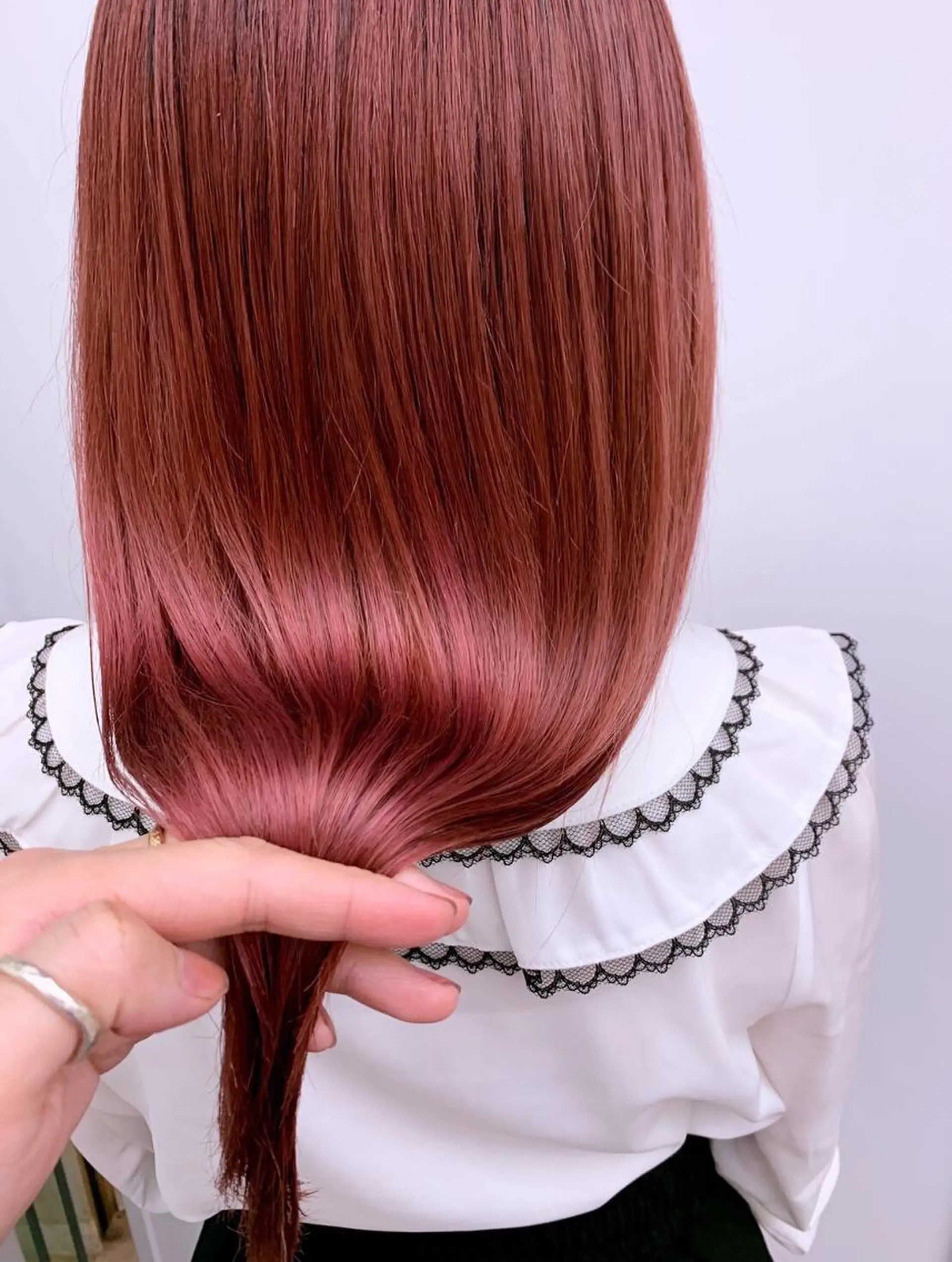 ロング カラー パーマ ヘアアレンジ ロングレイヤー アッシュ アッシュブラック ベージュカラー 黒髪 カット 縮毛矯正 newi saLyu ネウィ　サリューのヘアスタイル