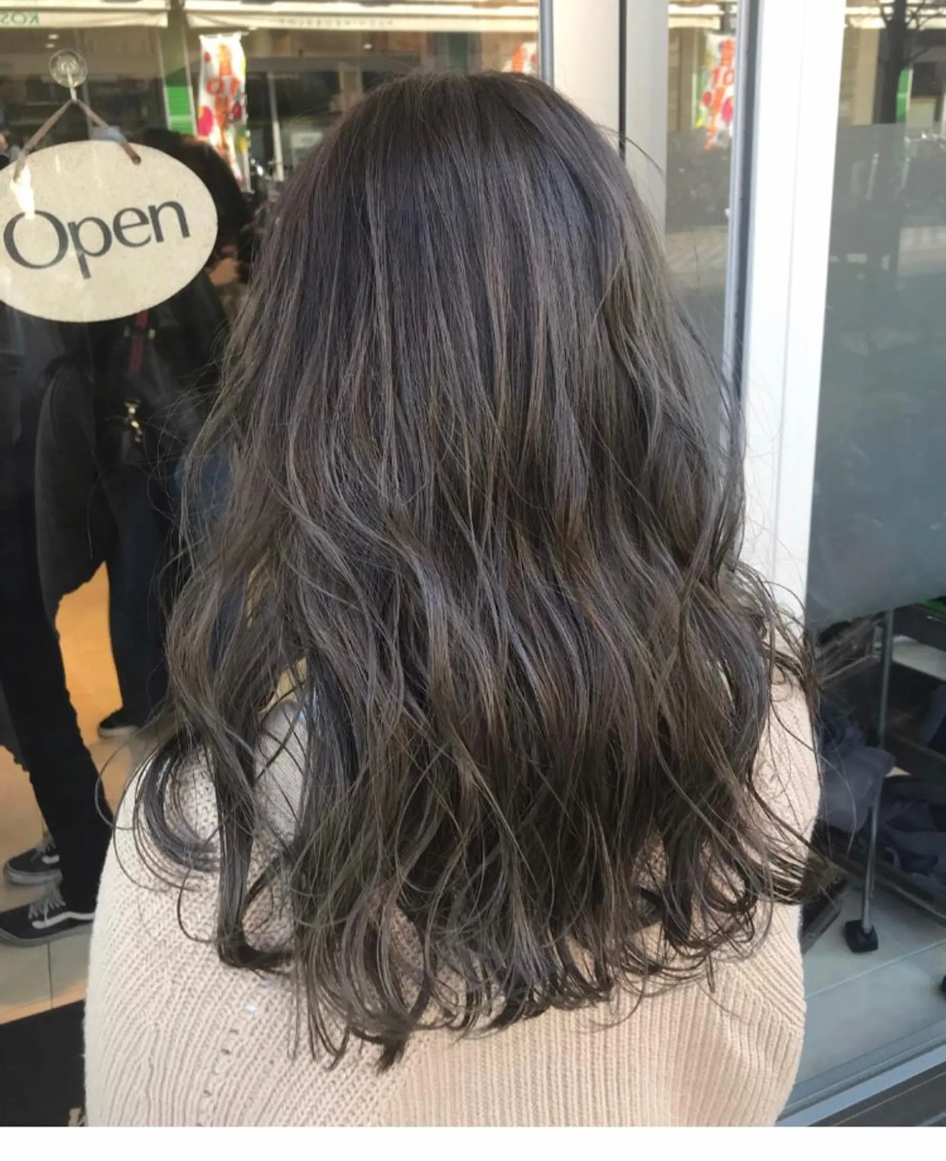 ロング ハイライト 関 桃子のヘアスタイル