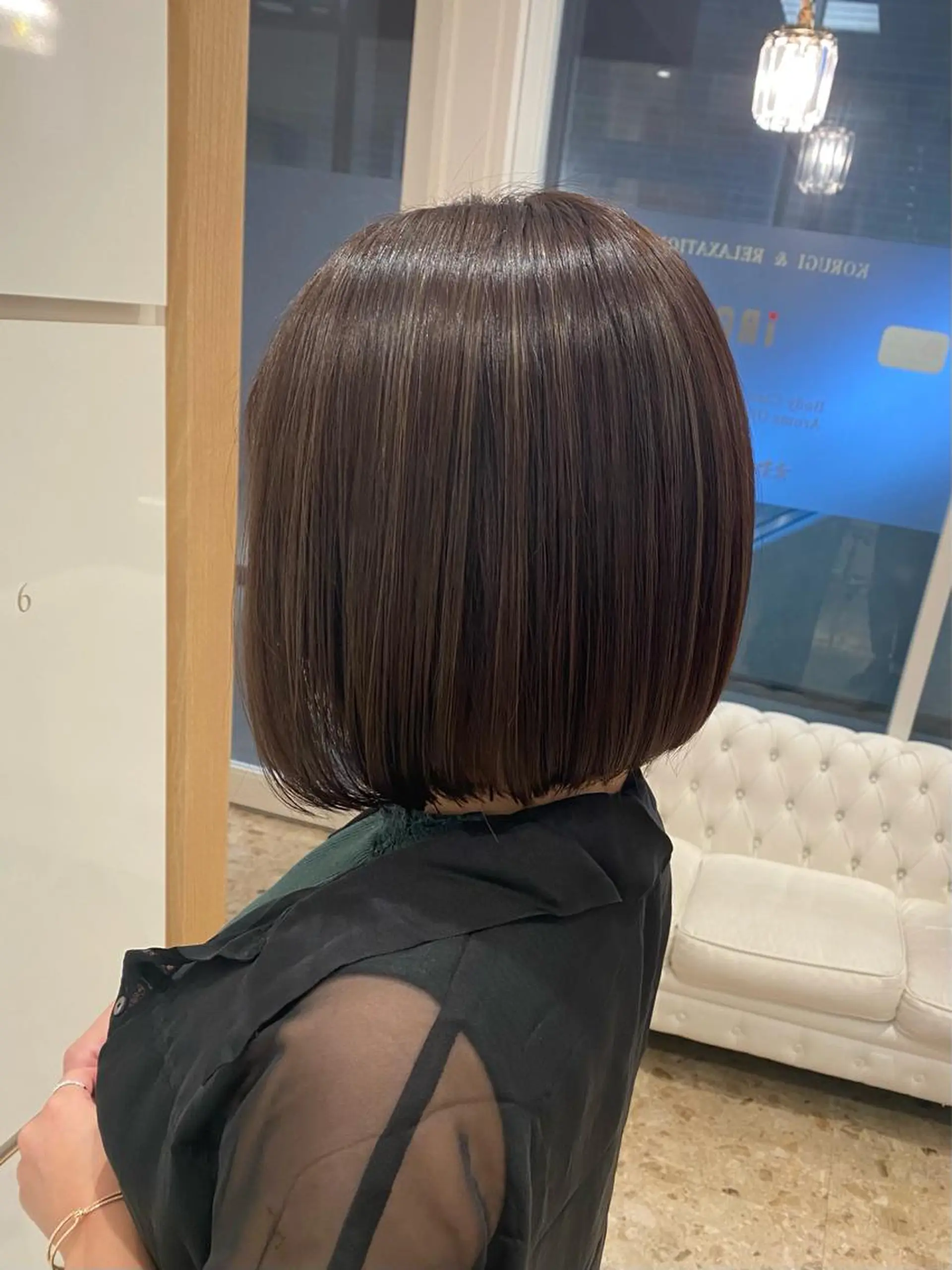 ショート カラー ヘアアレンジ 切りっぱなしボブ ベージュカラー ハイトーンカラー インナーカラー ピンクカラー 🌿ブリーチ/ミディ アム/🌿‬JINのヘアスタイル