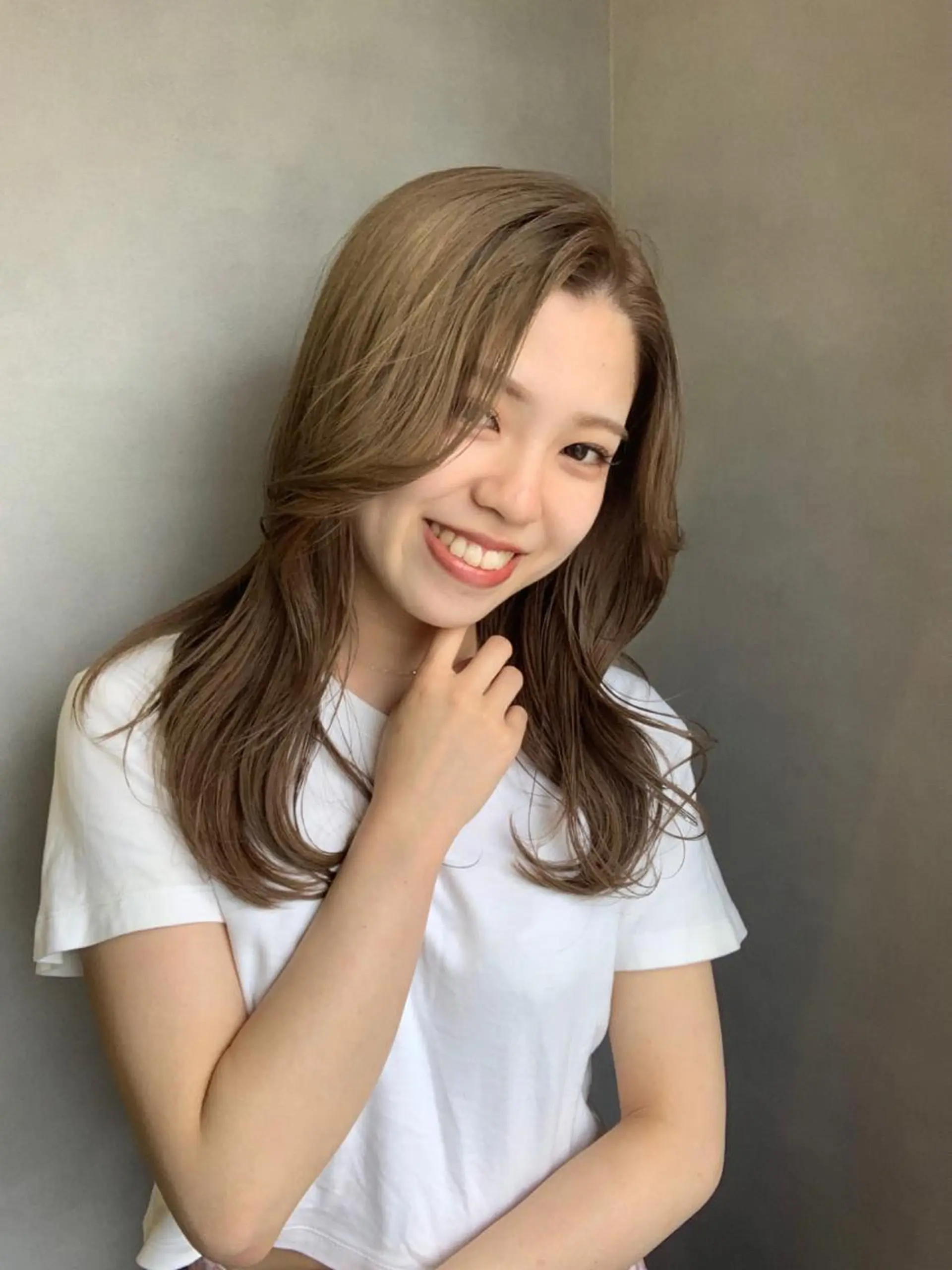 カラー ベージュカラー amu/ブリーチなし ダブルカラーのヘアスタイル