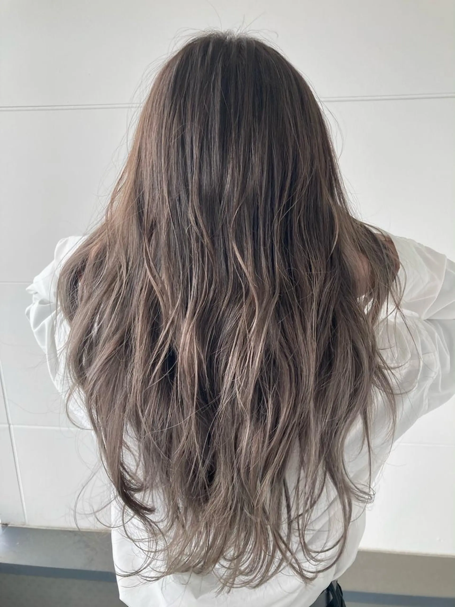 ロング ハイライト タカツド ユウキのヘアスタイル