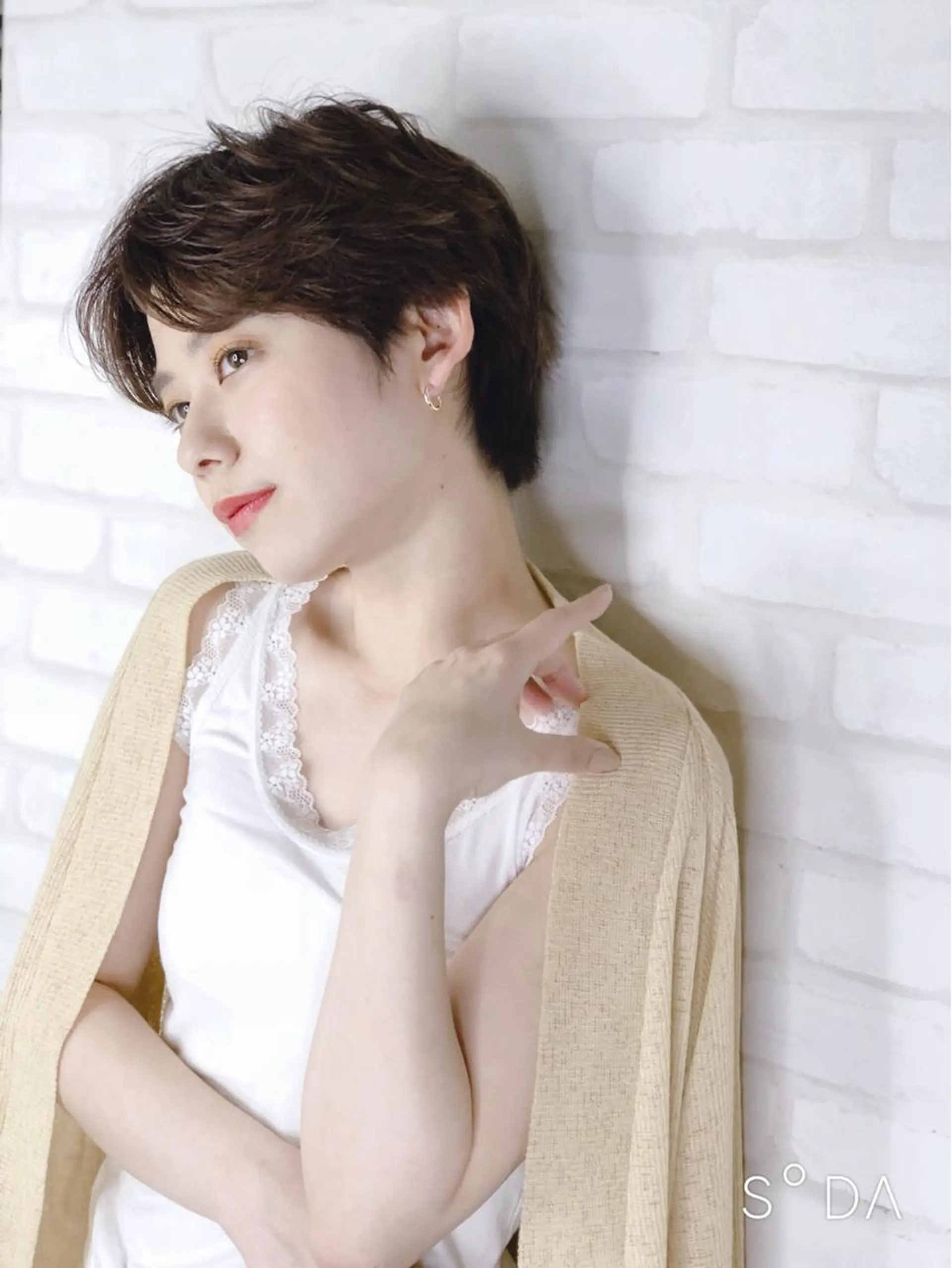 ミディアム カラー パーマ ヘアアレンジ メンズ キッズ ネイル マツエク・マツパ カット ヘアカラー トリートメント ヘッドスパ premier modelsのヘアスタイル