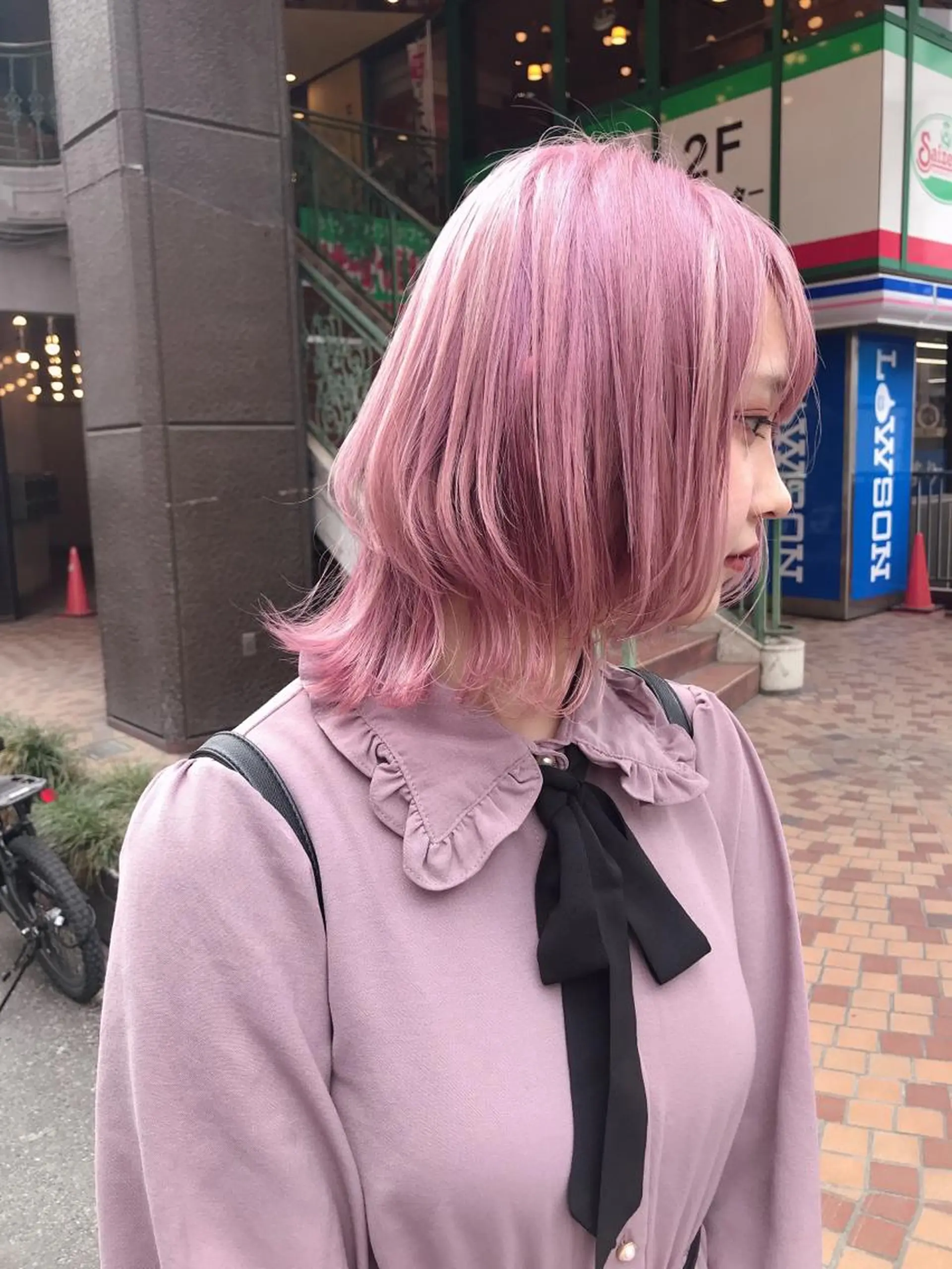 ミディアム カラー オレンジ ピンクカラー ホワイト&レイヤーカ ットエクステ長畠俊輔のヘアスタイル