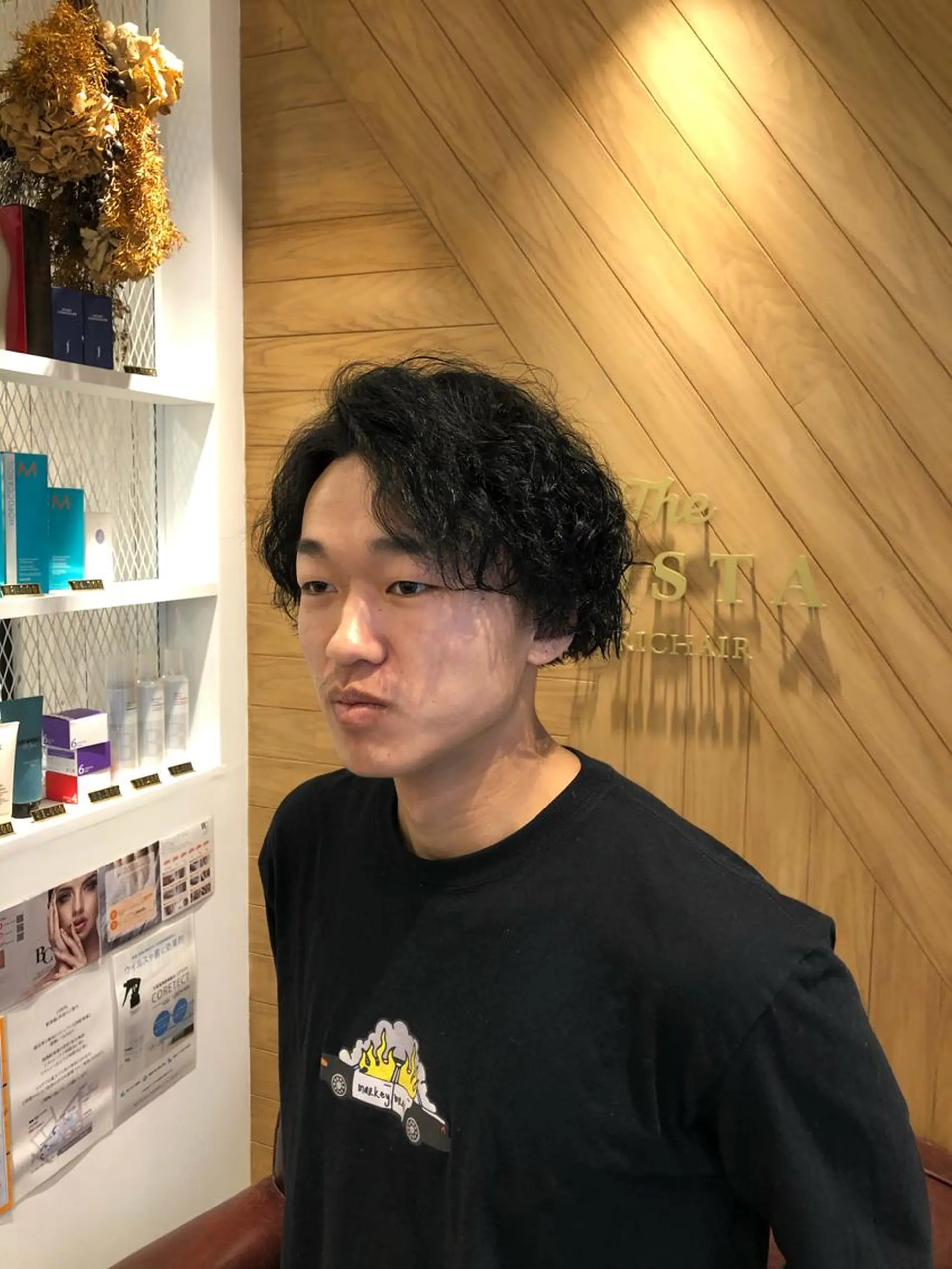 ショート パーマ メンズ 鈴村 大介のヘアスタイル