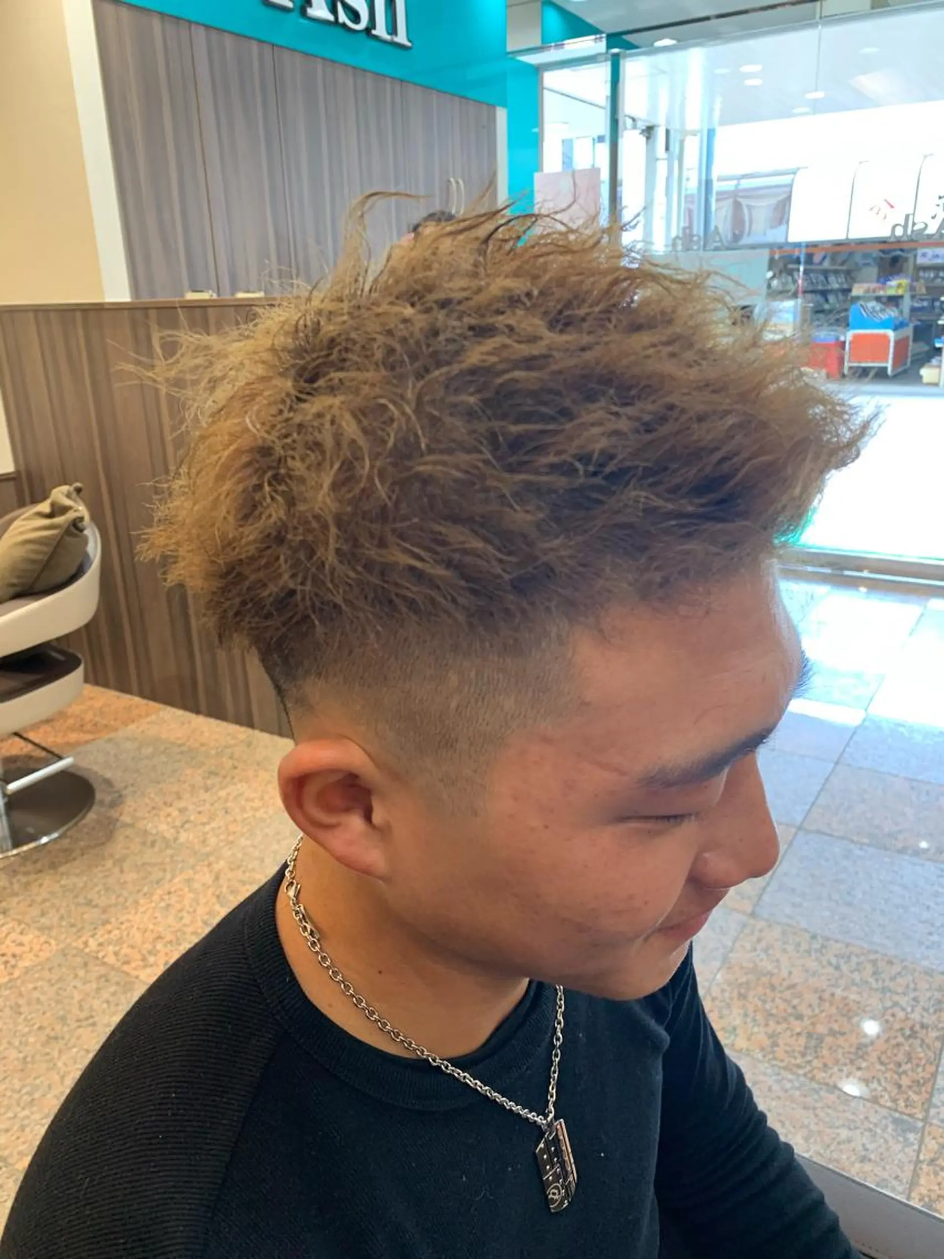 ショート パーマ メンズ メンズパーマ メンズツイストパーマ ツイストパーマ IwAsh中山所属・✂︎中山ブリーチ・ パーマ✂︎露木智也のヘアスタイル