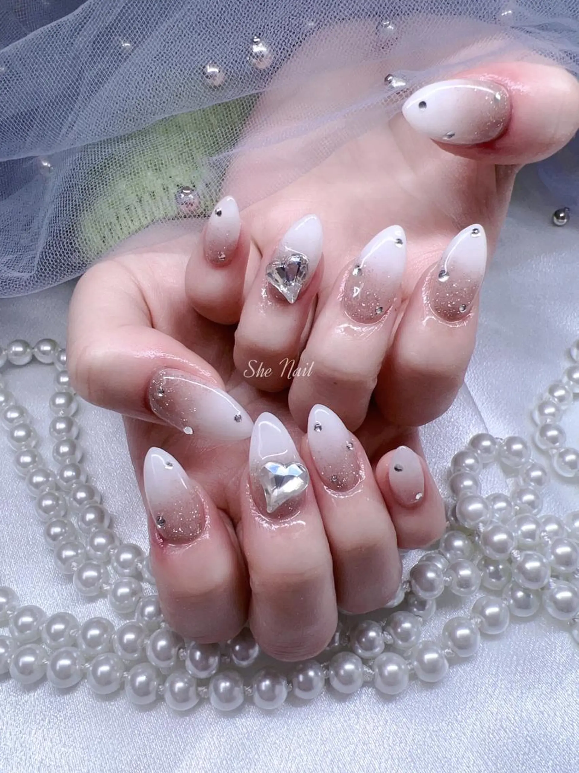 ネイル 成人式 グラデーション 持ち込み ネイルチップ ワンホンネイル ハンドネイル She   Nail所属・ISA_ BELLAのネイルデザイン