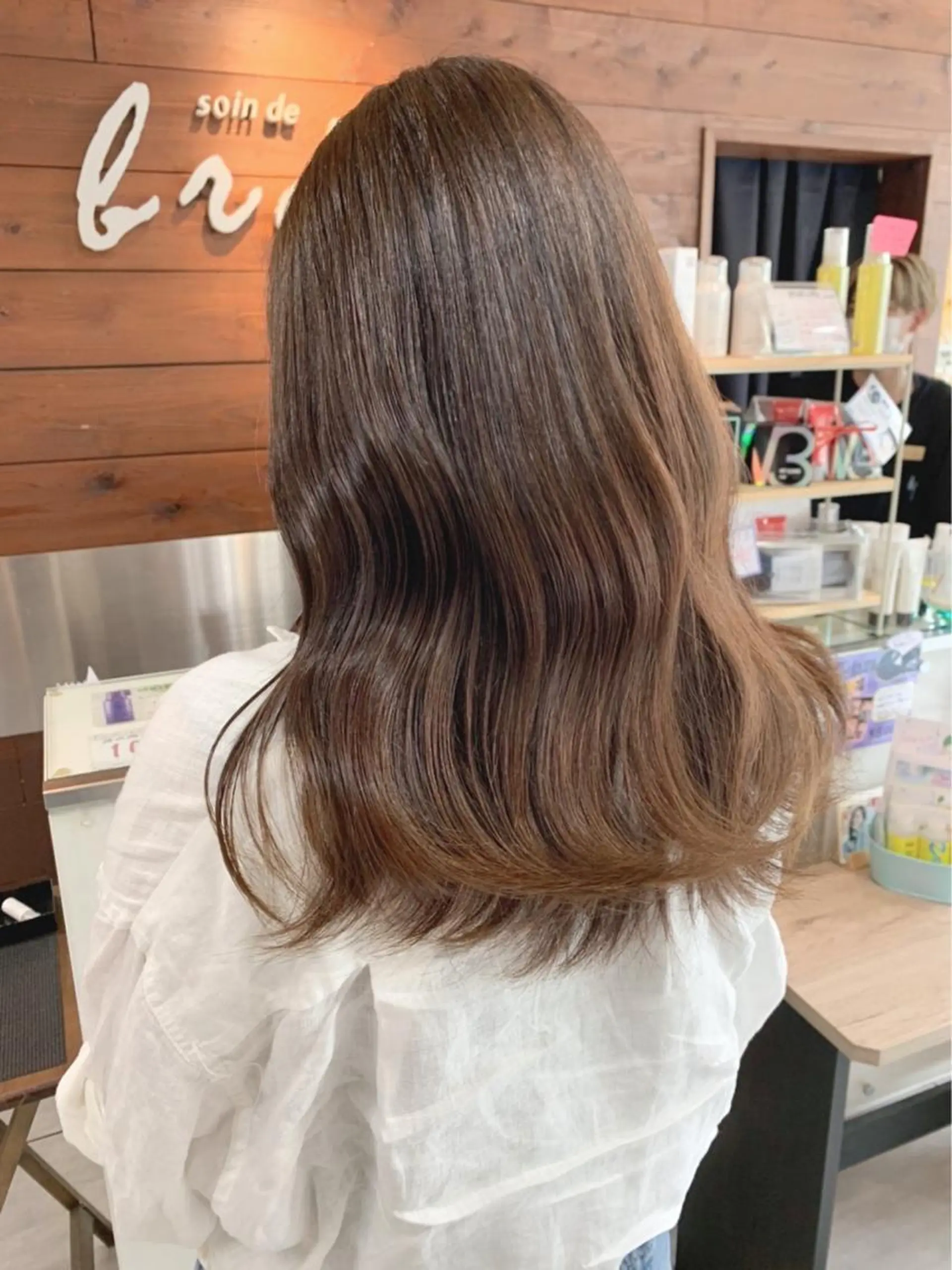 セミロング ヘアカラー 🫧艶髪カラー🫧 森本くるみのヘアスタイル