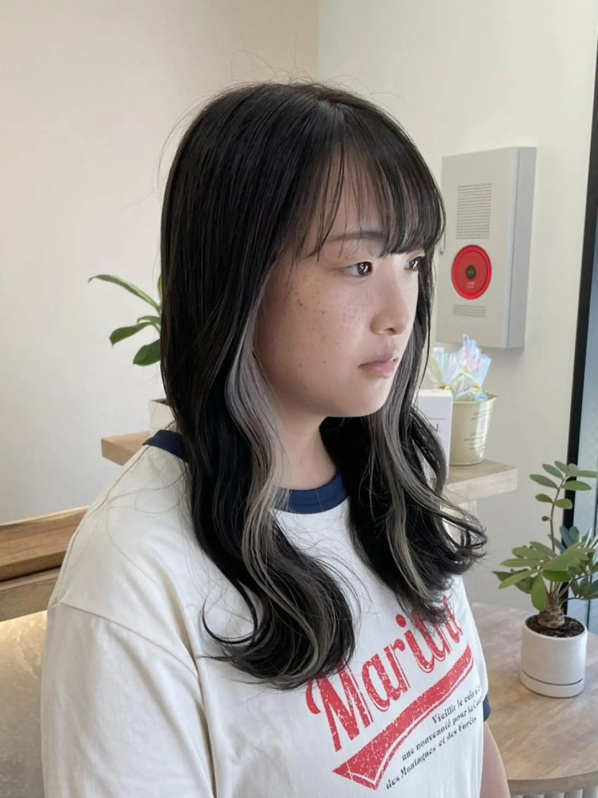 カラー ロング ブリーチ インナーカラー Saki サキのヘアスタイル