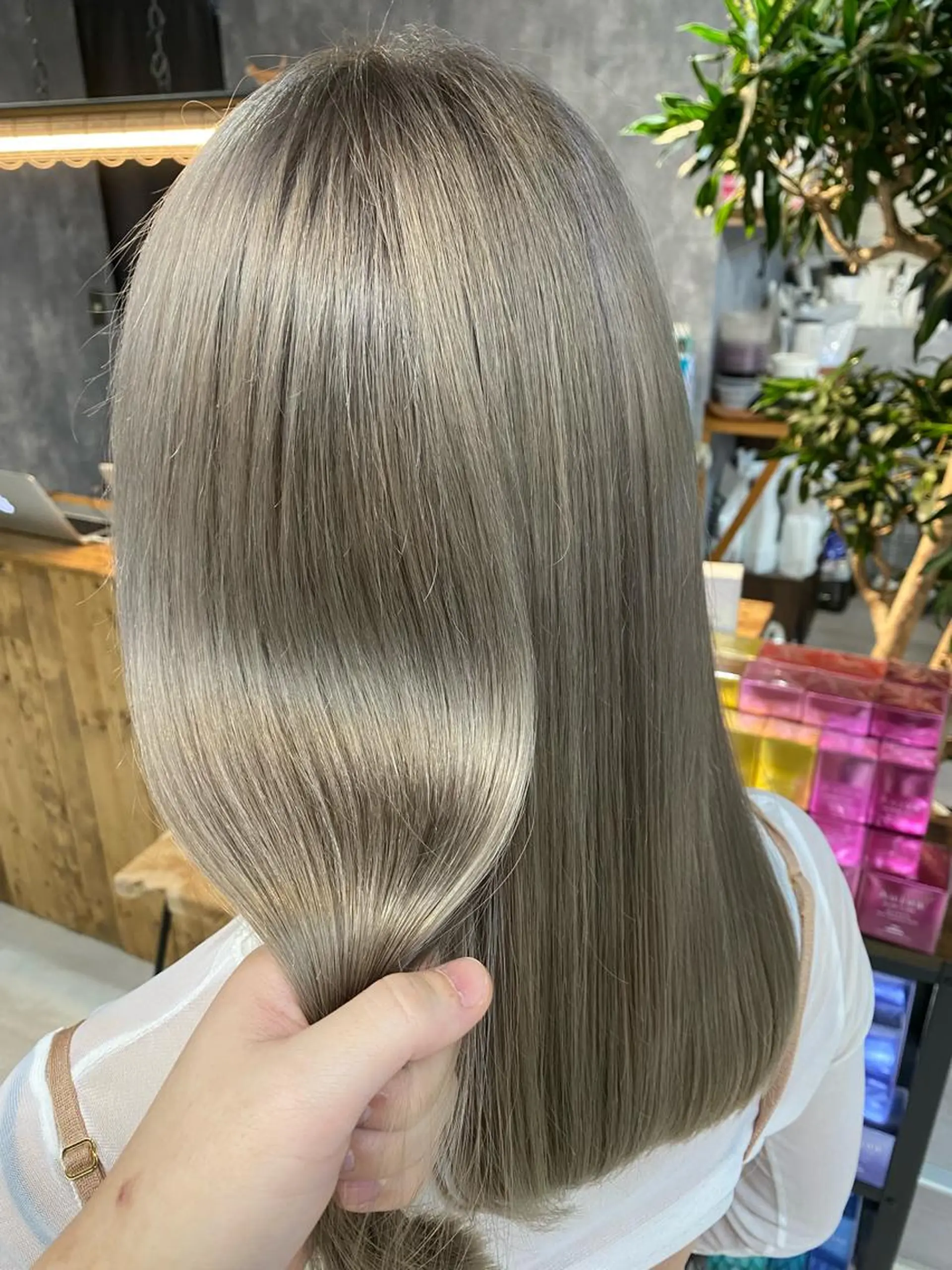 セミロング カット ヘアカラー トリートメント ヘアセット 【.ico】心斎橋 飛田ゆうきのヘアスタイル