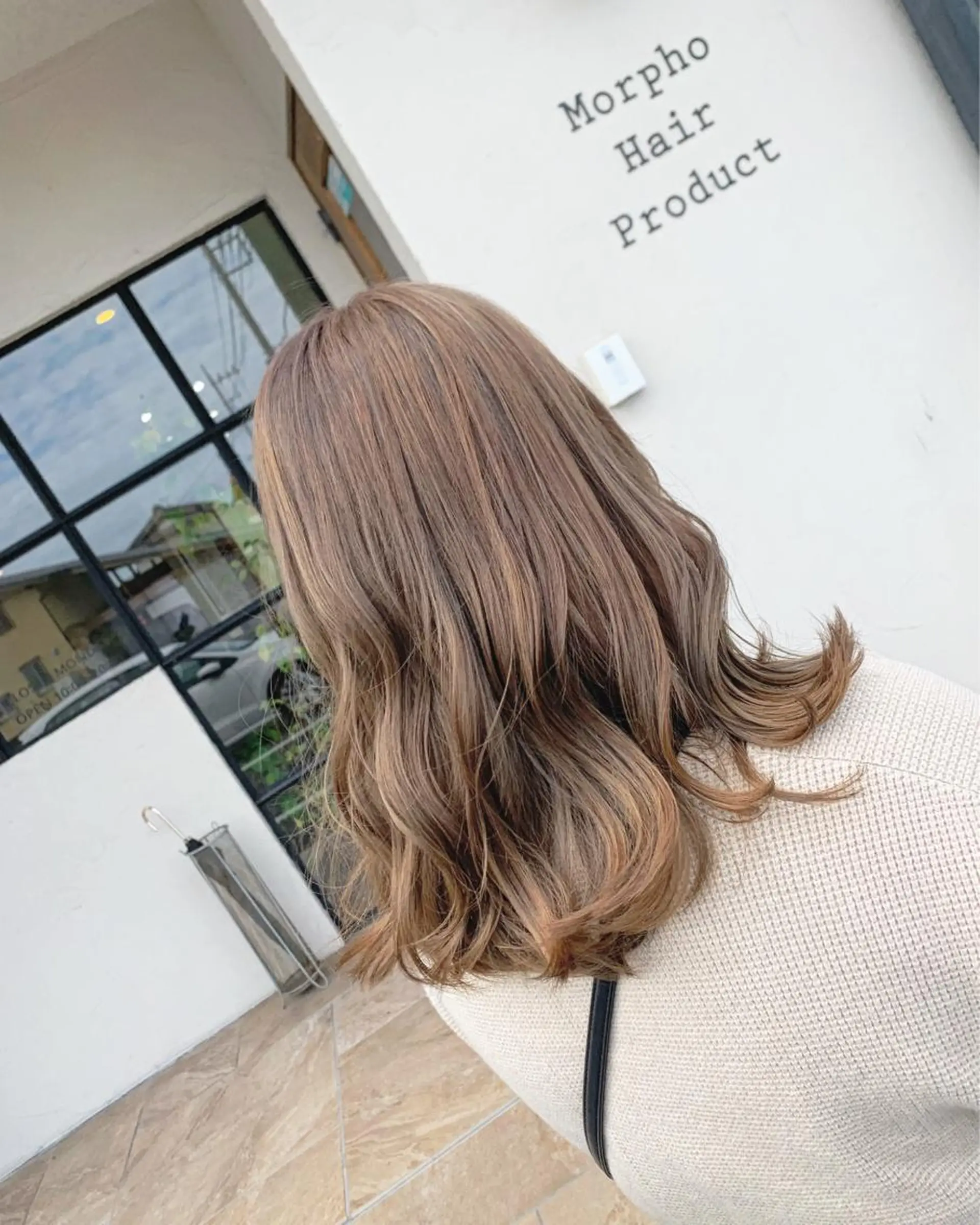 セミロング カラー ブリーチ 透明感カラー グレージュ ミルクティーグレージュ ヘアカラー トリートメント Morpho Hair Product所属・井上 花音のヘアスタイル