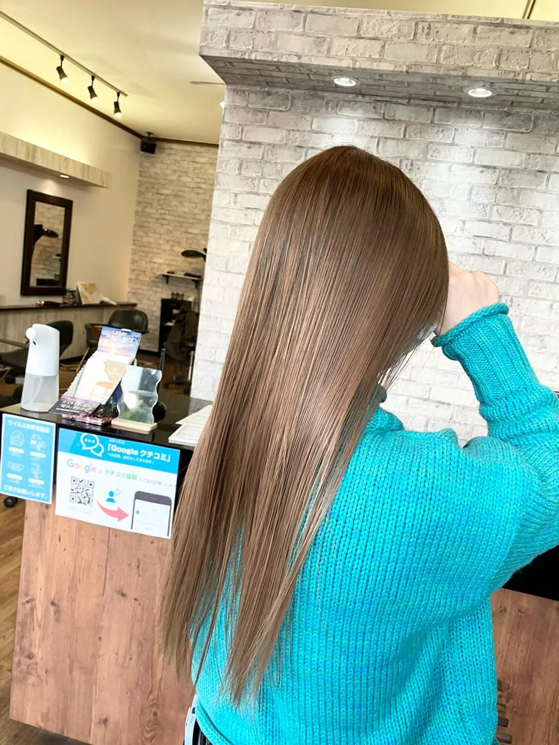 ロング カラー アッシュ ベージュカラー ヘアカラー トリートメント ヘアークルーズ ピースのヘアスタイル