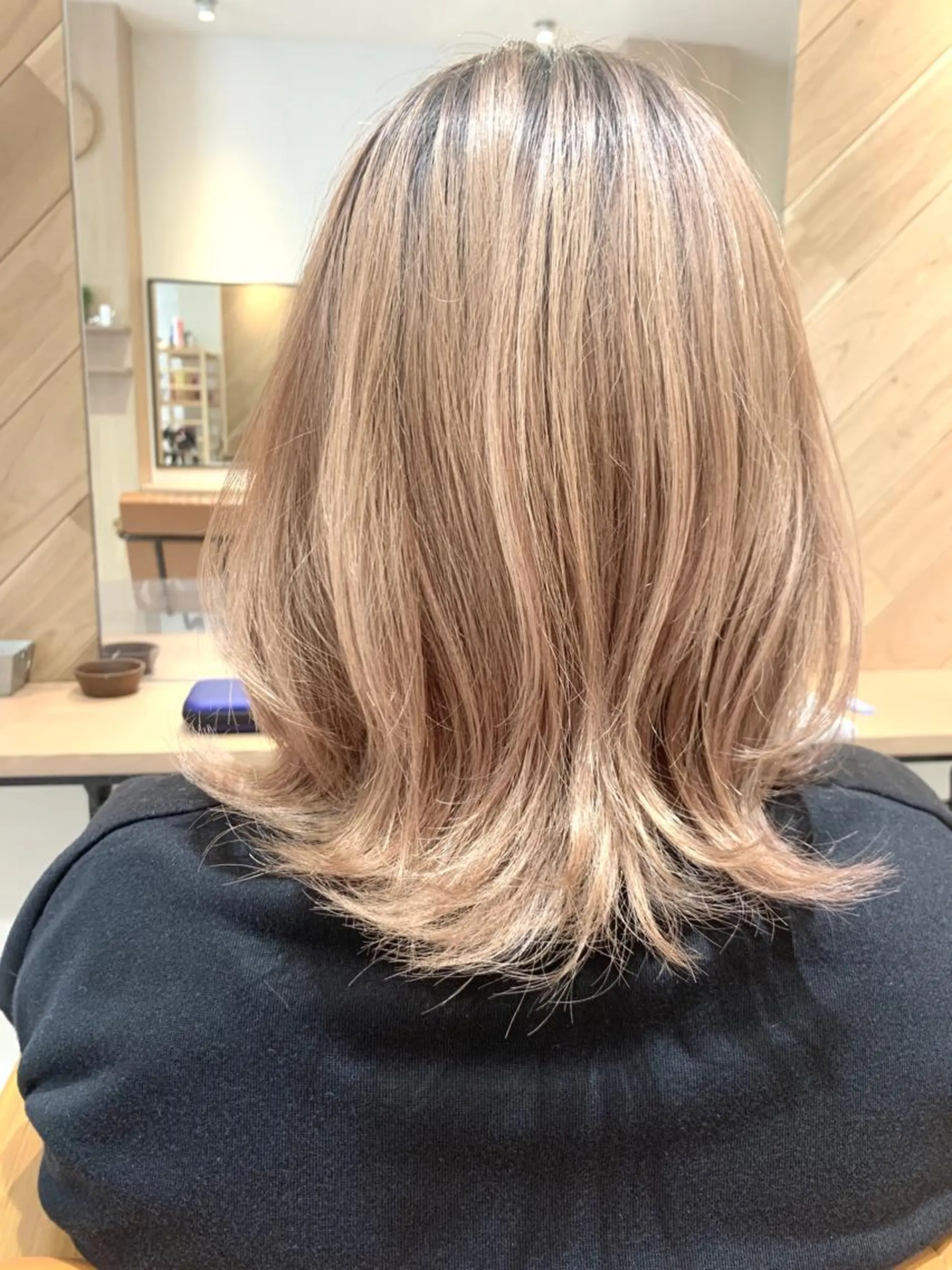 ミディアム カラー ベージュカラー ブロンド ブロンドベージュ オーナースタイリスト 宗正淳志のヘアスタイル