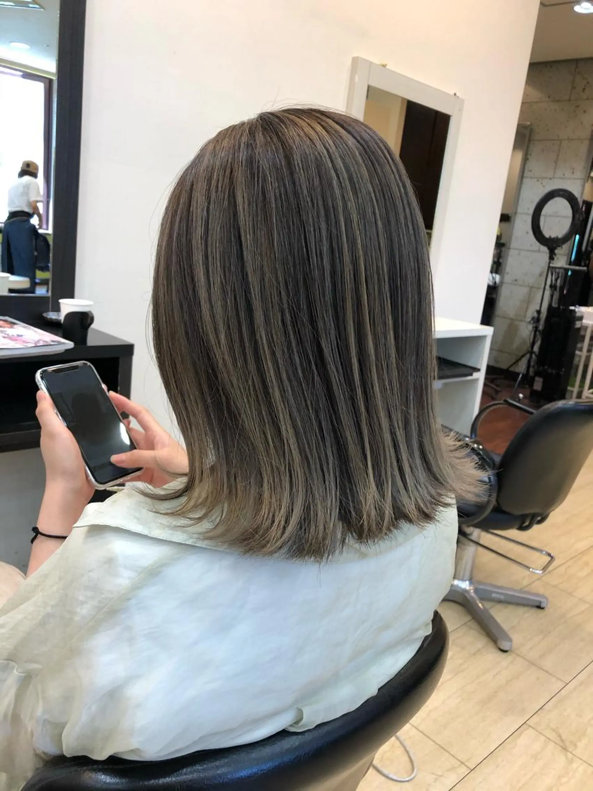 ミディアム ボブ 外国人風カラー ハイライト レイヤーカット ヘアカラー yasu ヤスのヘアスタイル
