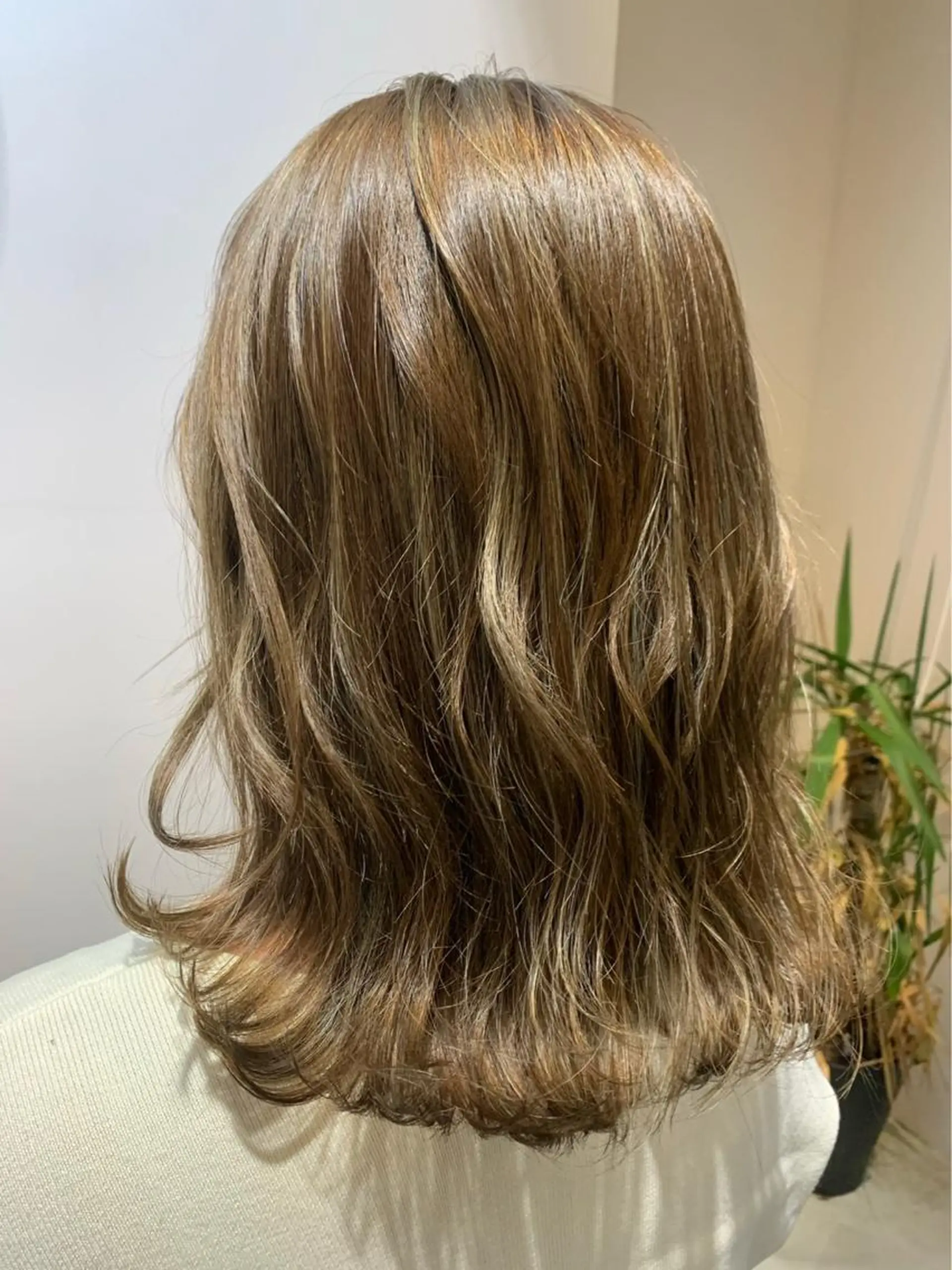 ミディアム カラー ベージュカラー カット ヘアカラー トリートメント Lien🌿Top Stylist沖田のヘアスタイル