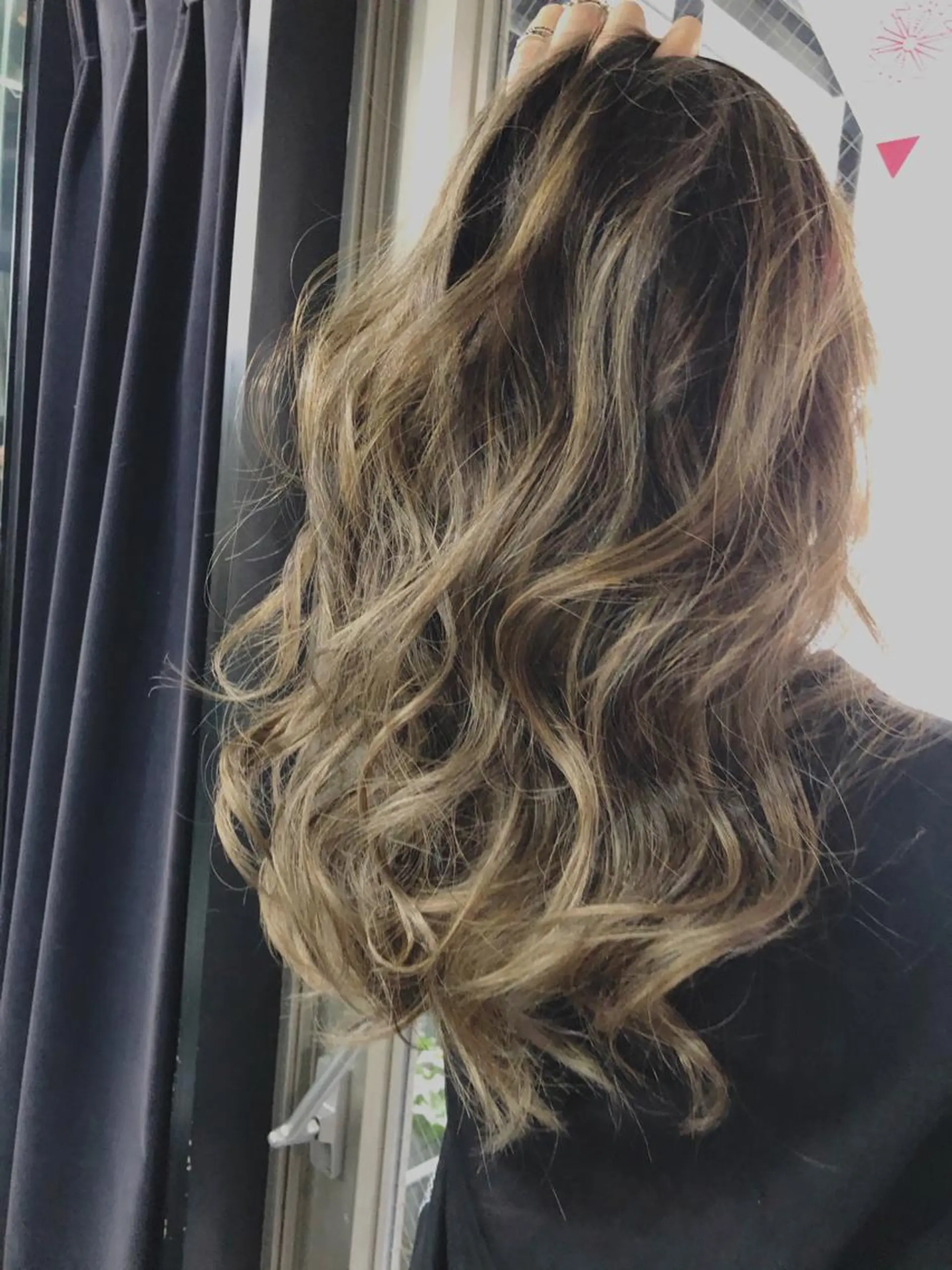 セミロング カラー VERONIQUE所属・山本 雅由のヘアスタイル