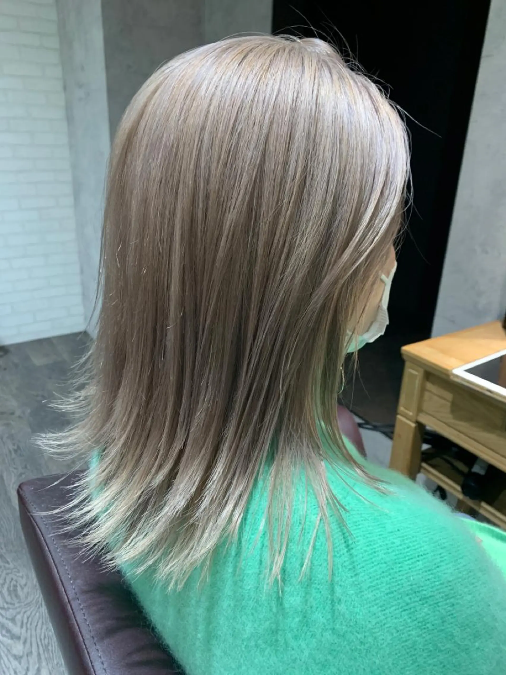 ミディアム カラー ベージュカラー ブリーチ ペールベージュ ヘアカラー トリートメント バレイヤージュ KAZUMAのヘアスタイル