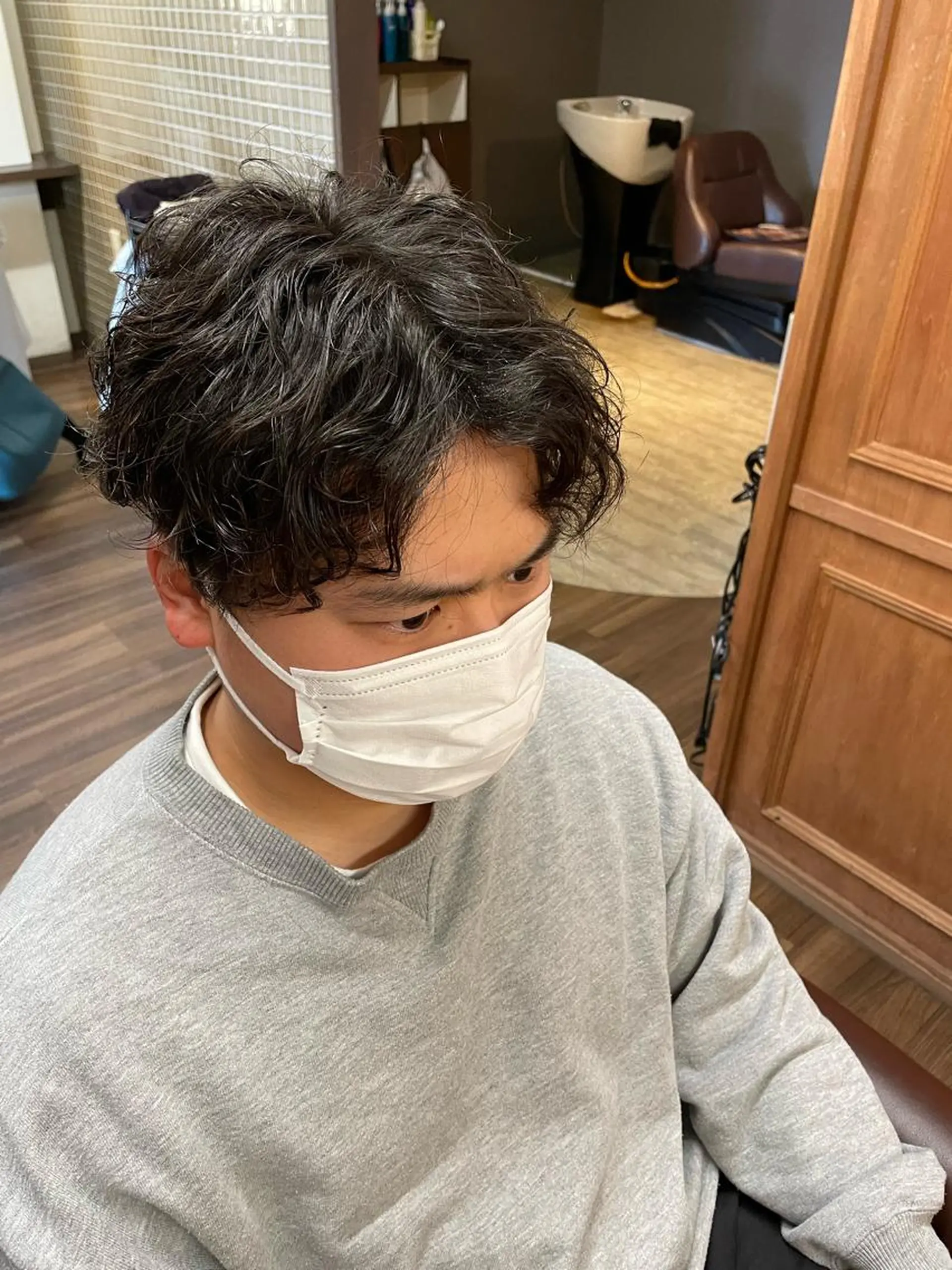 ショート パーマ メンズ センターパート カット パーマ 山本 純平のヘアスタイル